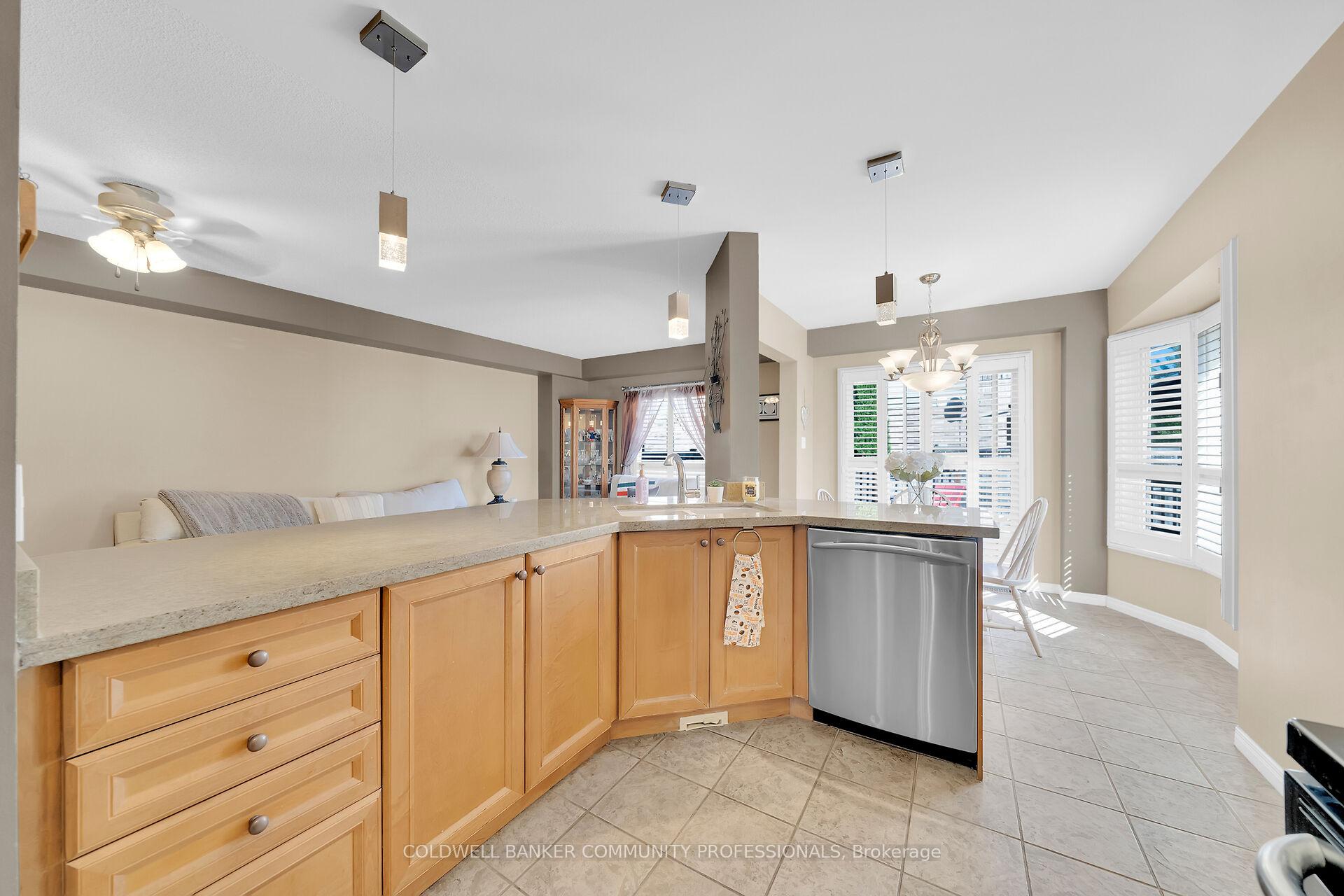Photo 10 of 37 Meadow Wood Crescent, Hamilton, Stoney Creek Mountain — HOMEH