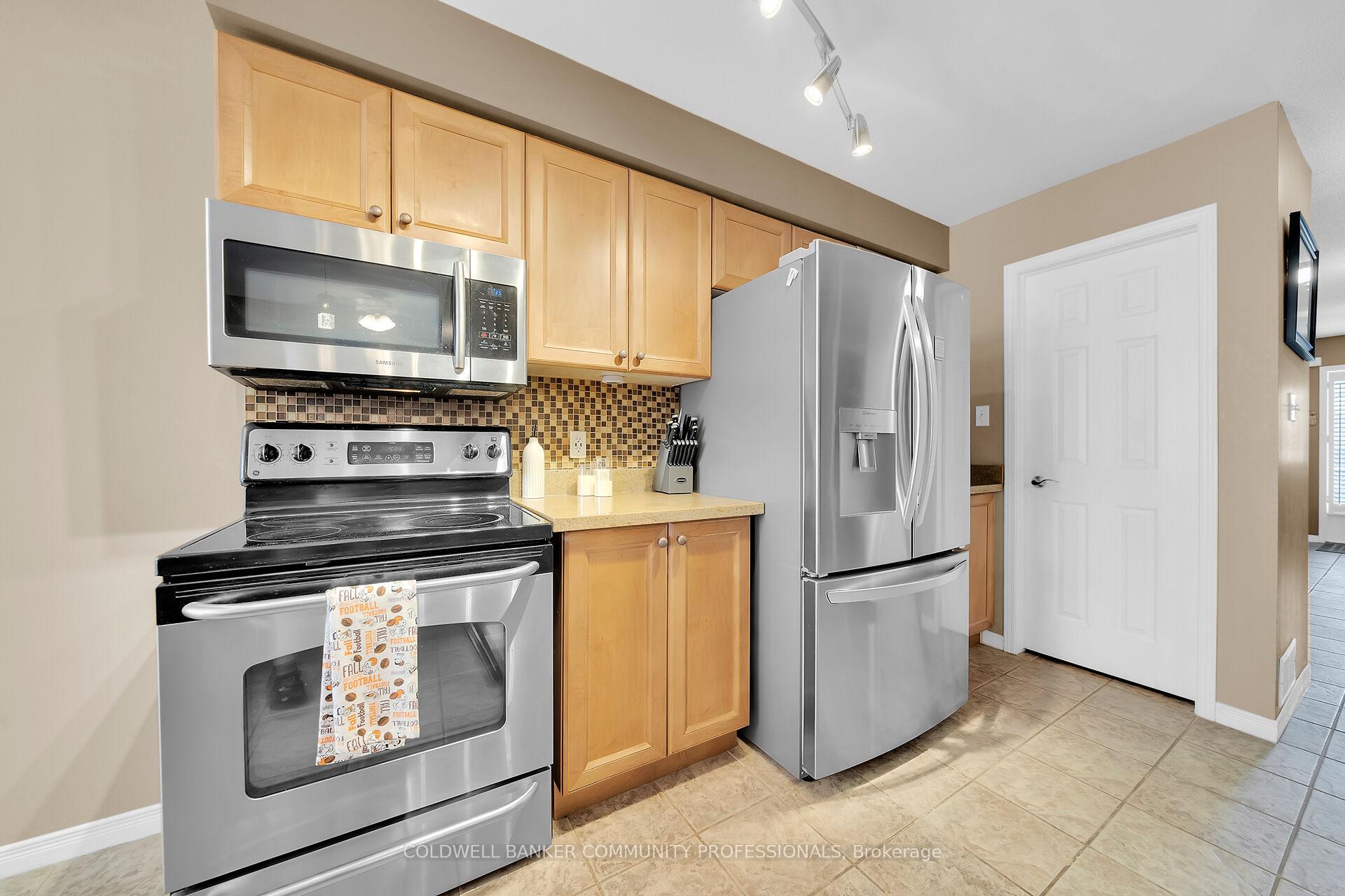 Photo 11 of 37 Meadow Wood Crescent, Hamilton, Stoney Creek Mountain — HOMEH