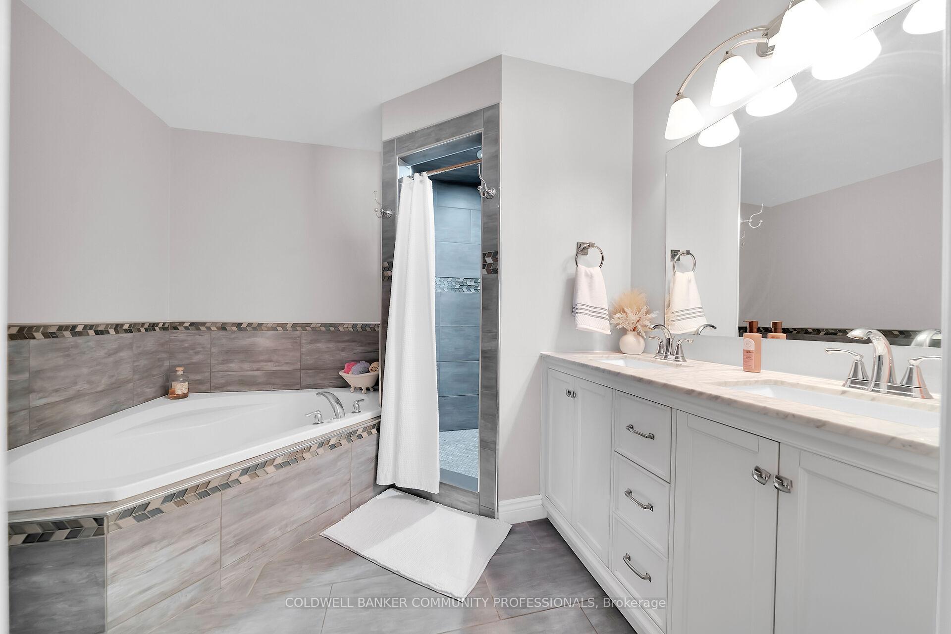 Photo 23 of 37 Meadow Wood Crescent, Hamilton, Stoney Creek Mountain — HOMEH