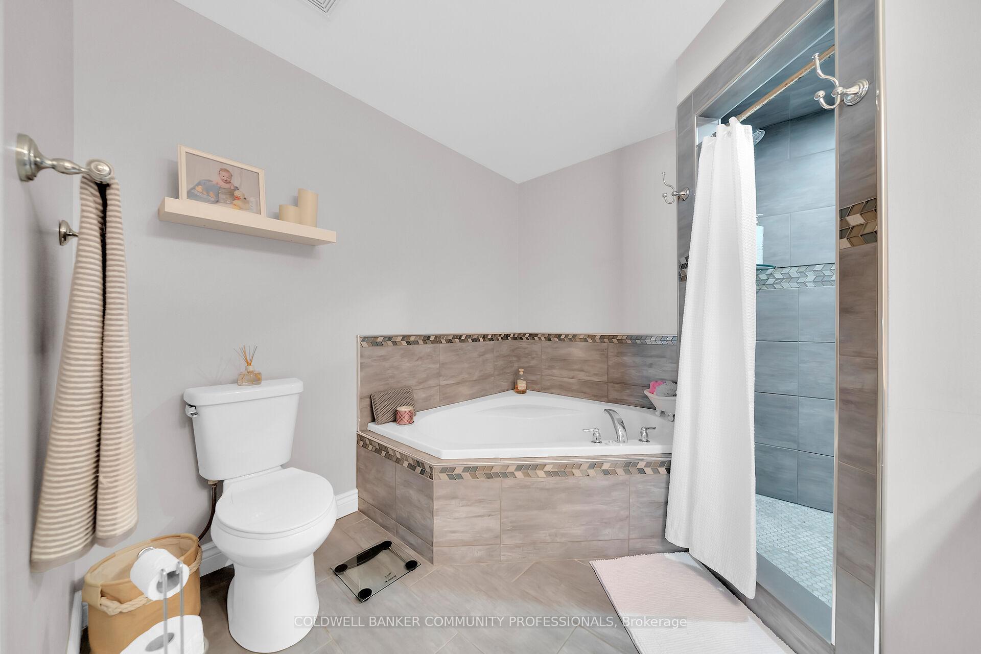 Photo 24 of 37 Meadow Wood Crescent, Hamilton, Stoney Creek Mountain — HOMEH