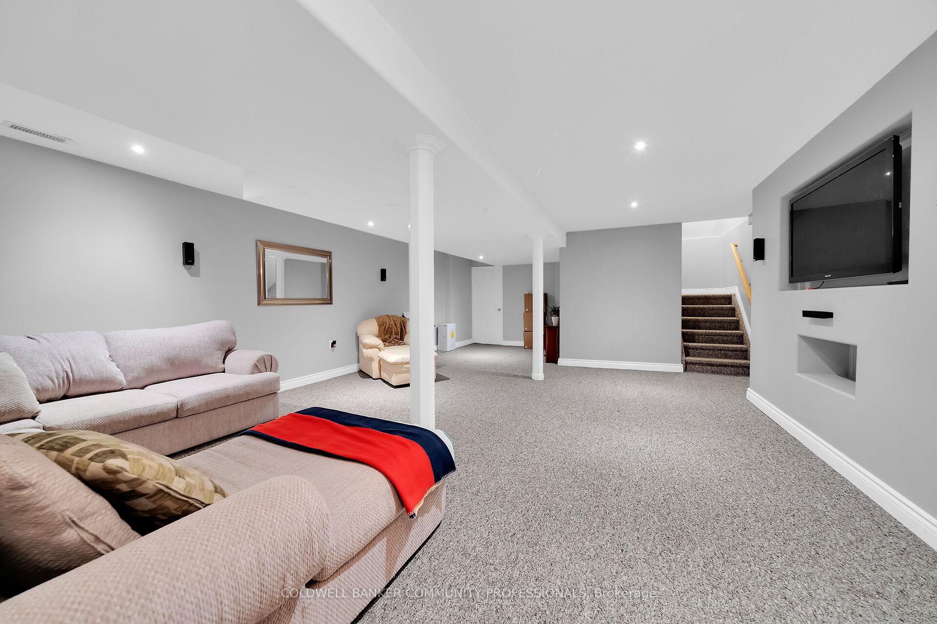 Photo 29 of 37 Meadow Wood Crescent, Hamilton, Stoney Creek Mountain — HOMEH