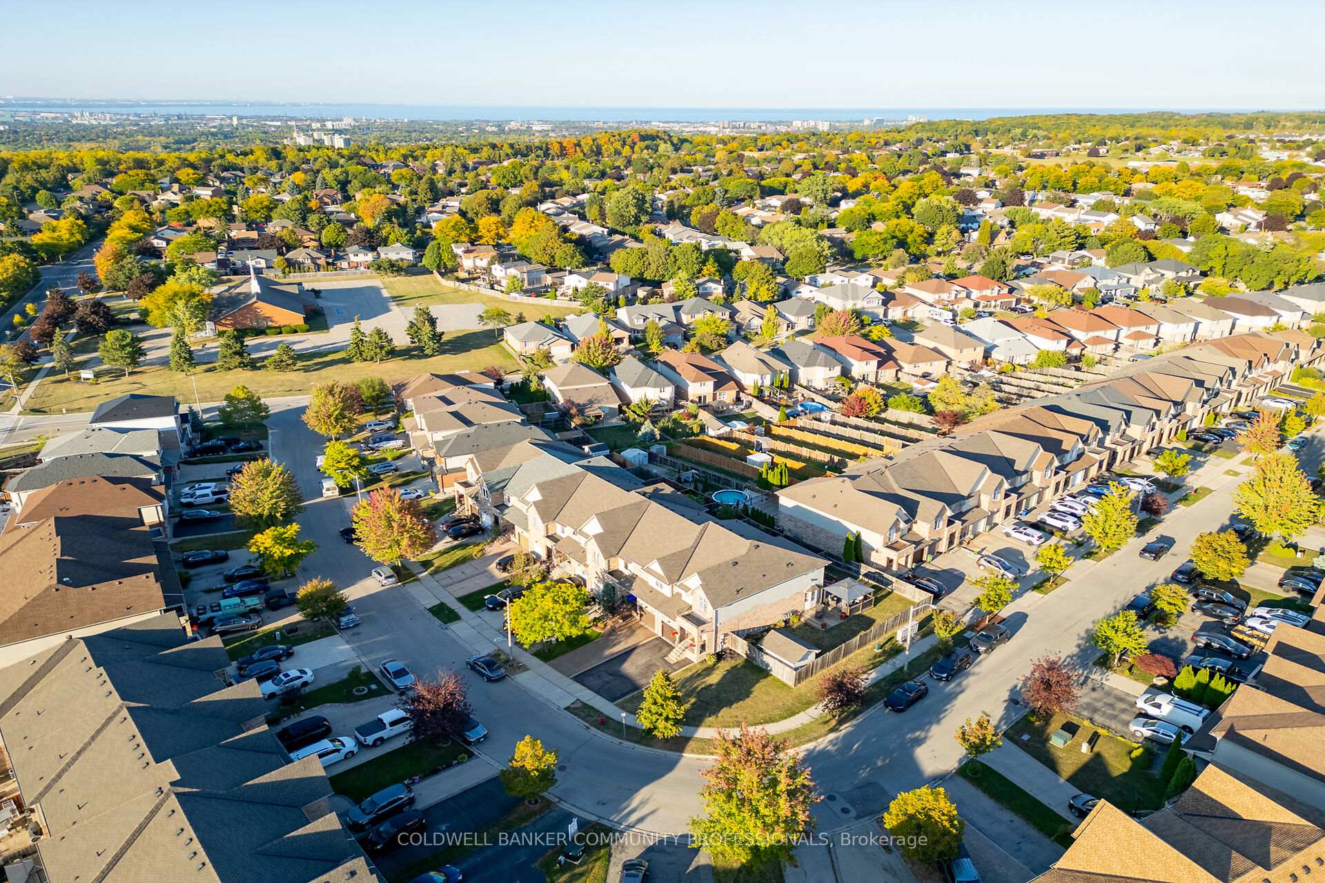 Photo 38 of 37 Meadow Wood Crescent, Hamilton, Stoney Creek Mountain — HOMEH