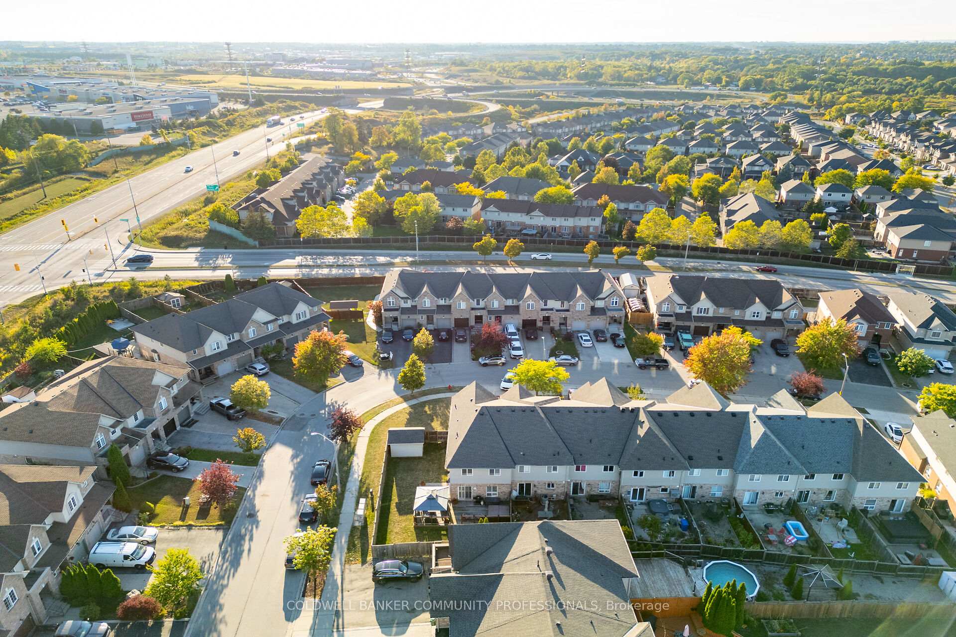 Photo 39 of 37 Meadow Wood Crescent, Hamilton, Stoney Creek Mountain — HOMEH