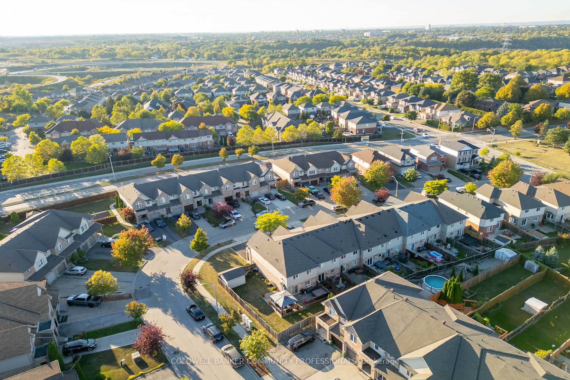 Photo 41 of 37 Meadow Wood Crescent, Hamilton, Stoney Creek Mountain — HOMEH