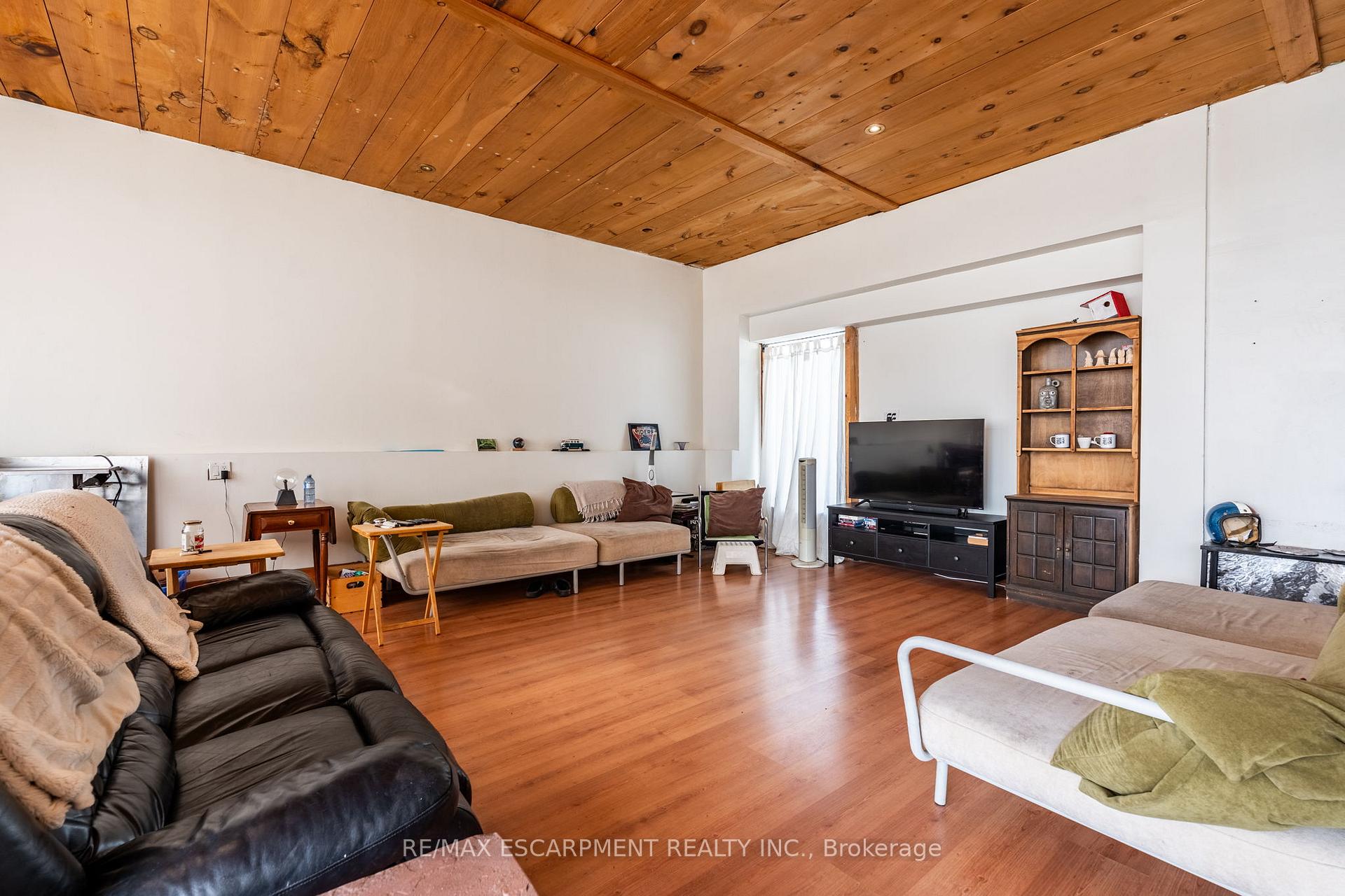 Photo 15 of 1090 Brock Road, Hamilton, Rural Flamborough — HOMEH