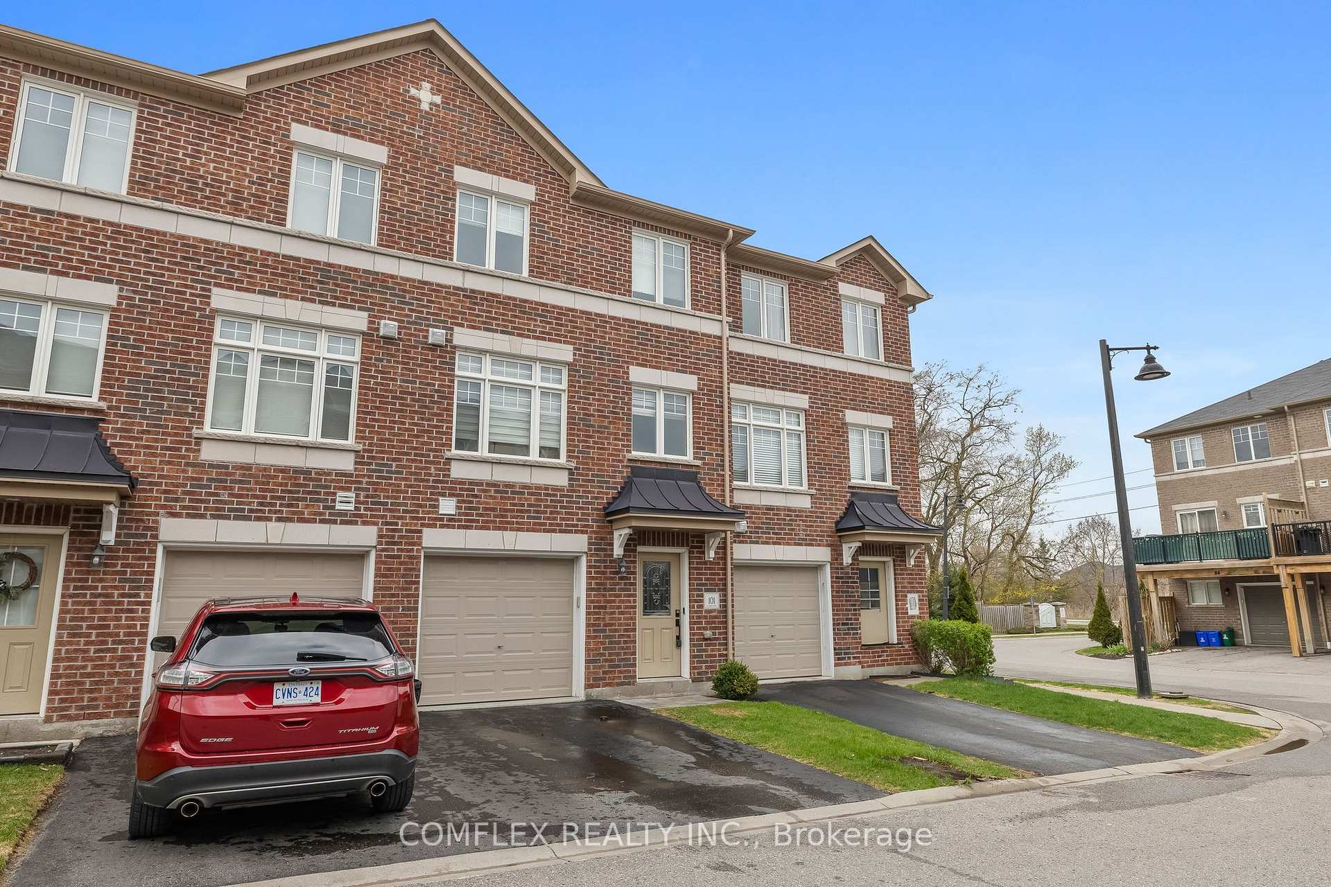 Photo 2 of 101 Markham Trail, Clarington, Bowmanville — HOMEH