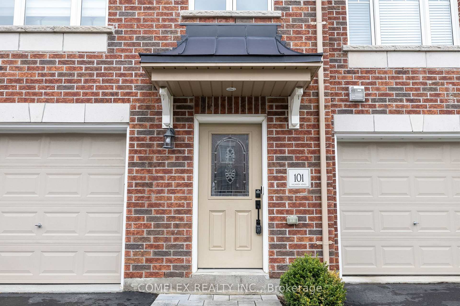 Photo 4 of 101 Markham Trail, Clarington, Bowmanville — HOMEH