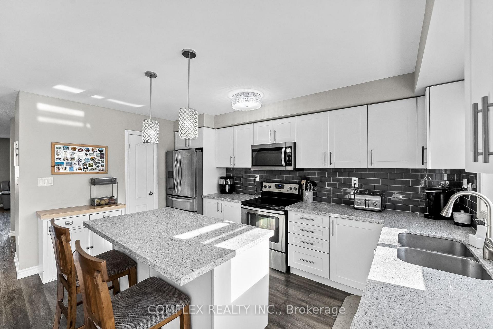 Photo 8 of 101 Markham Trail, Clarington, Bowmanville — HOMEH