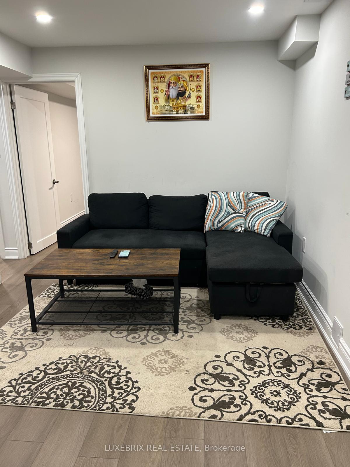Photo 2 of 165 Queen Mary Drive, Brampton, Fletcher's Meadow — HOMEH