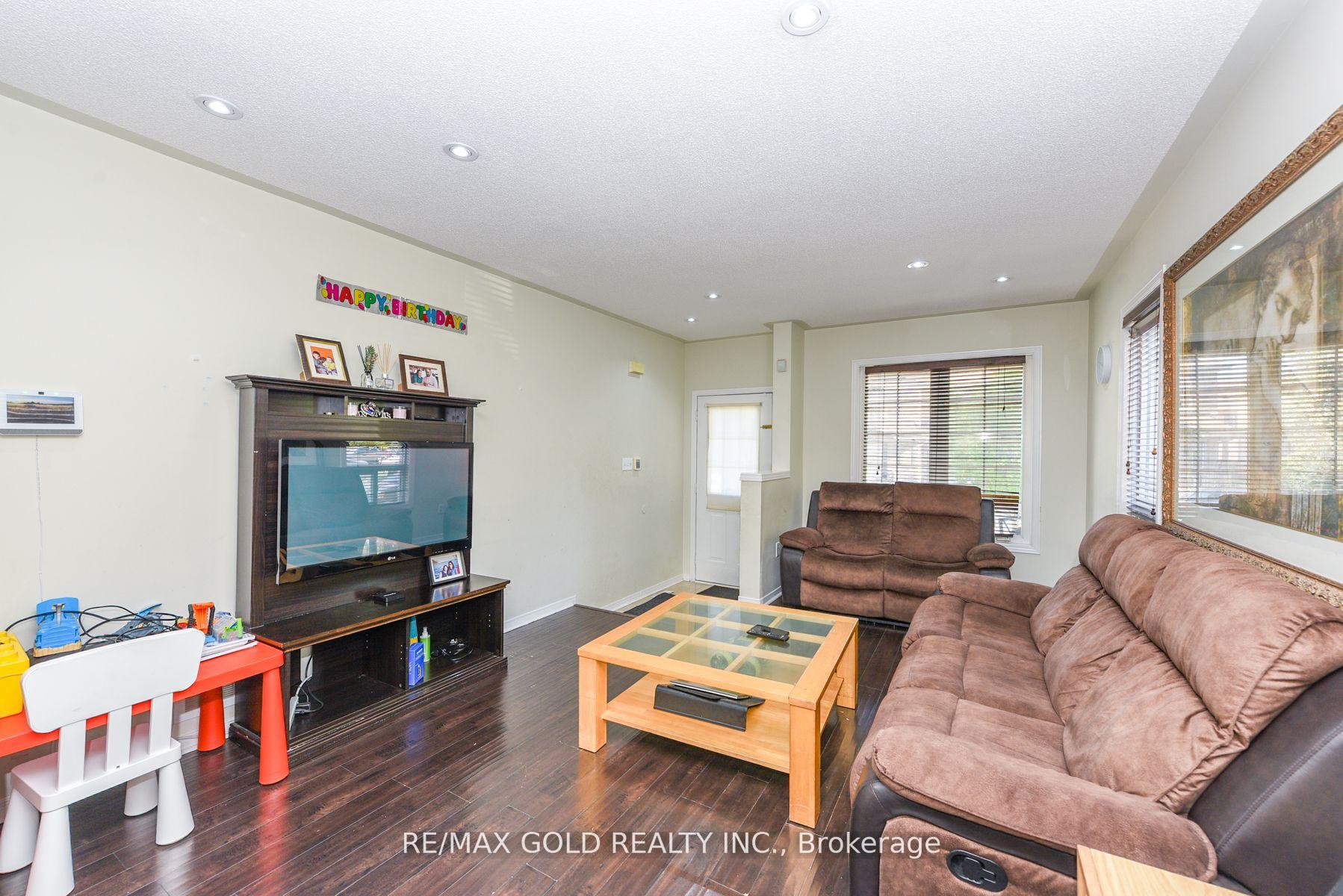 Photo 1 of 124 Starhill Crescent, Brampton, Sandringham-Wellington — HOMEH