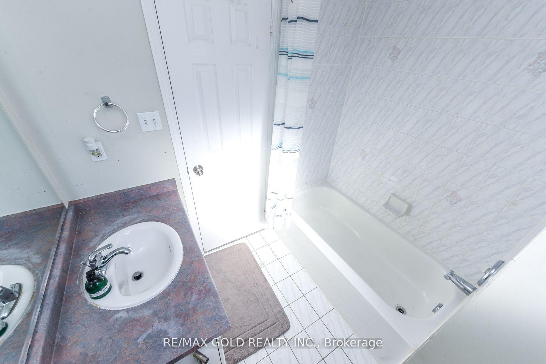 Photo 3 of 124 Starhill Crescent, Brampton, Sandringham-Wellington — HOMEH