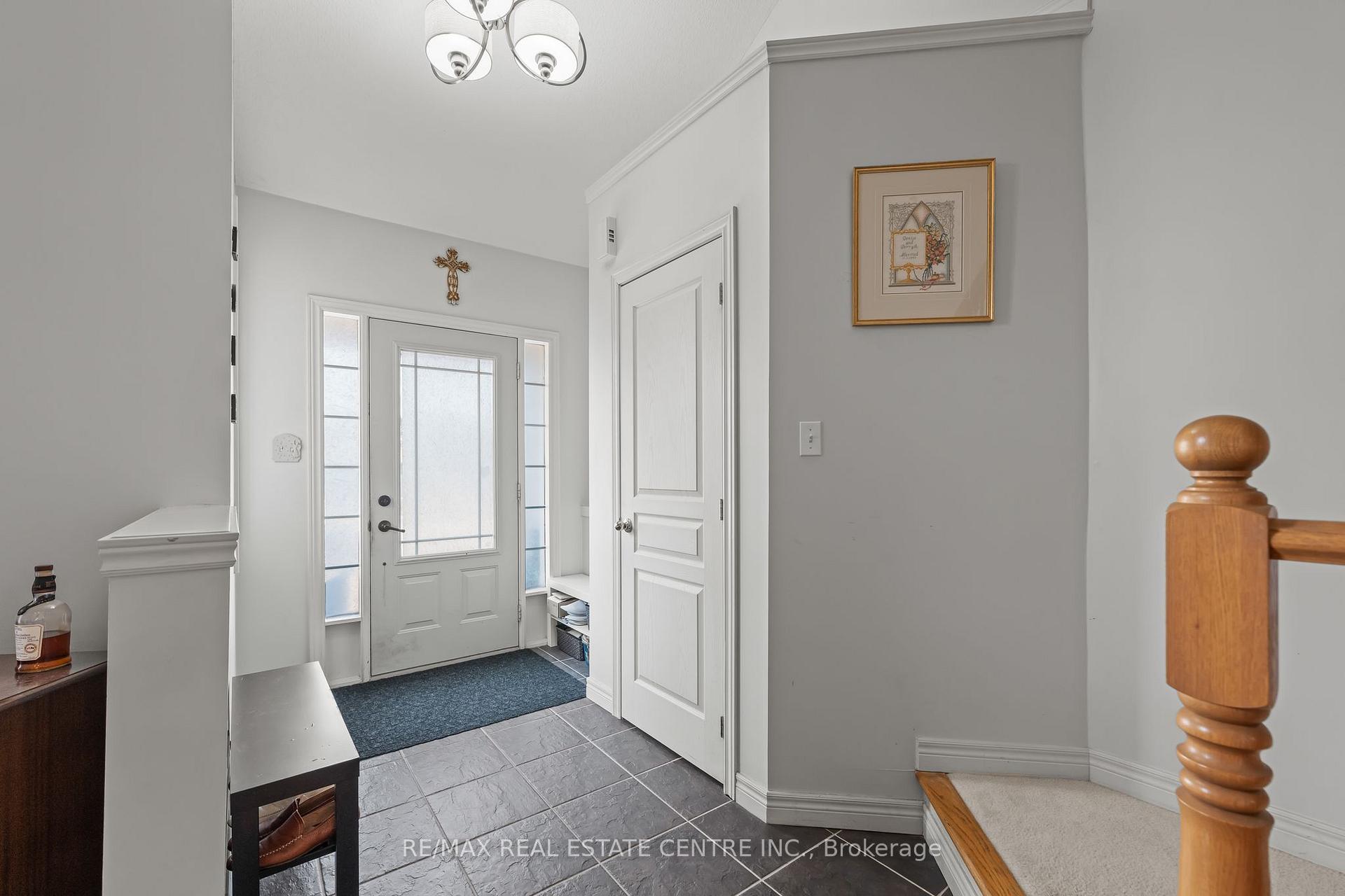 Photo 2 of 4 Irongate Drive, Brant, Paris — HOMEH