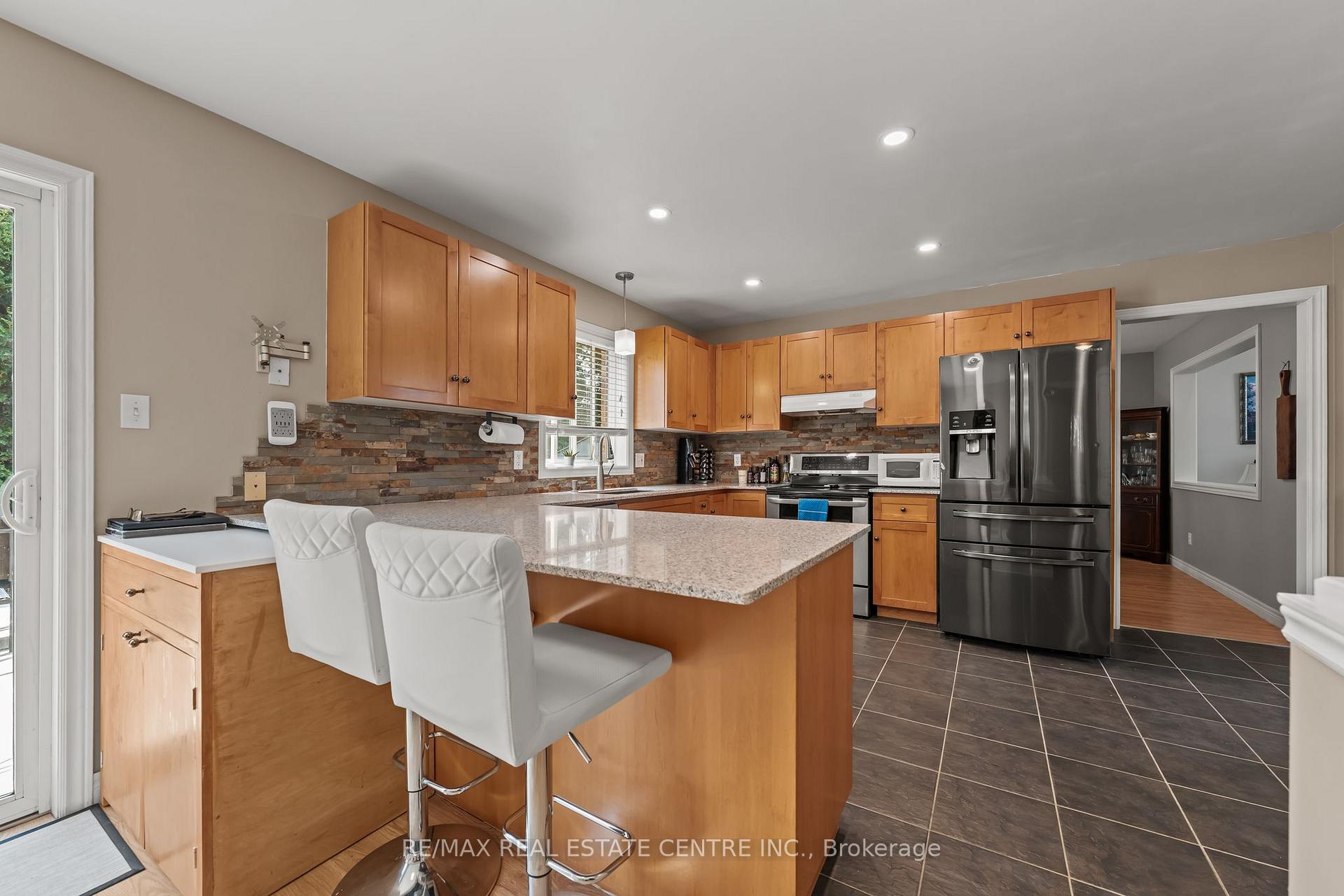 Photo 5 of 4 Irongate Drive, Brant, Paris — HOMEH