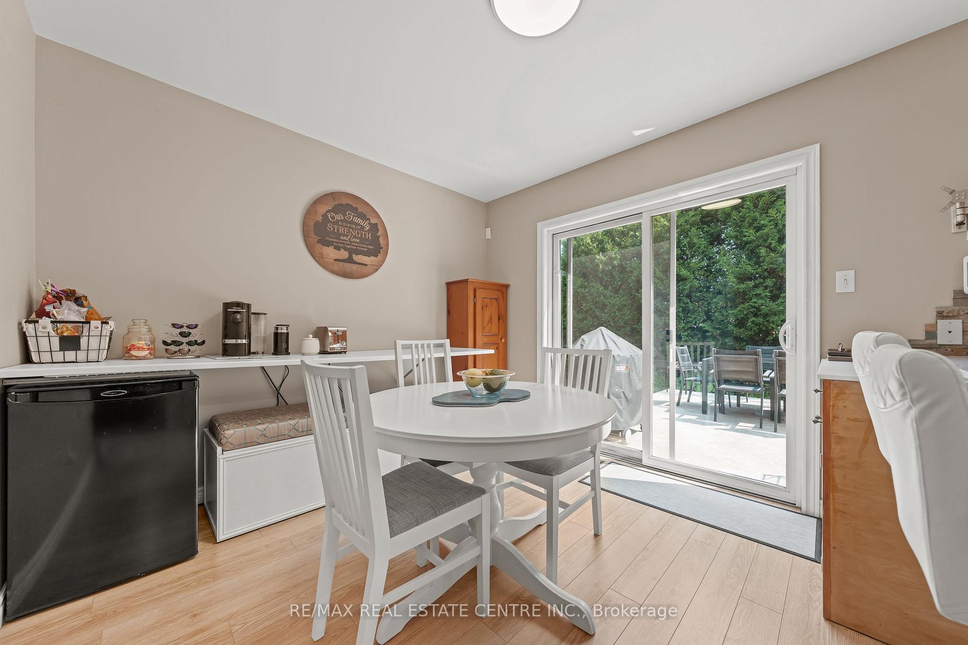 Photo 9 of 4 Irongate Drive, Brant, Paris — HOMEH