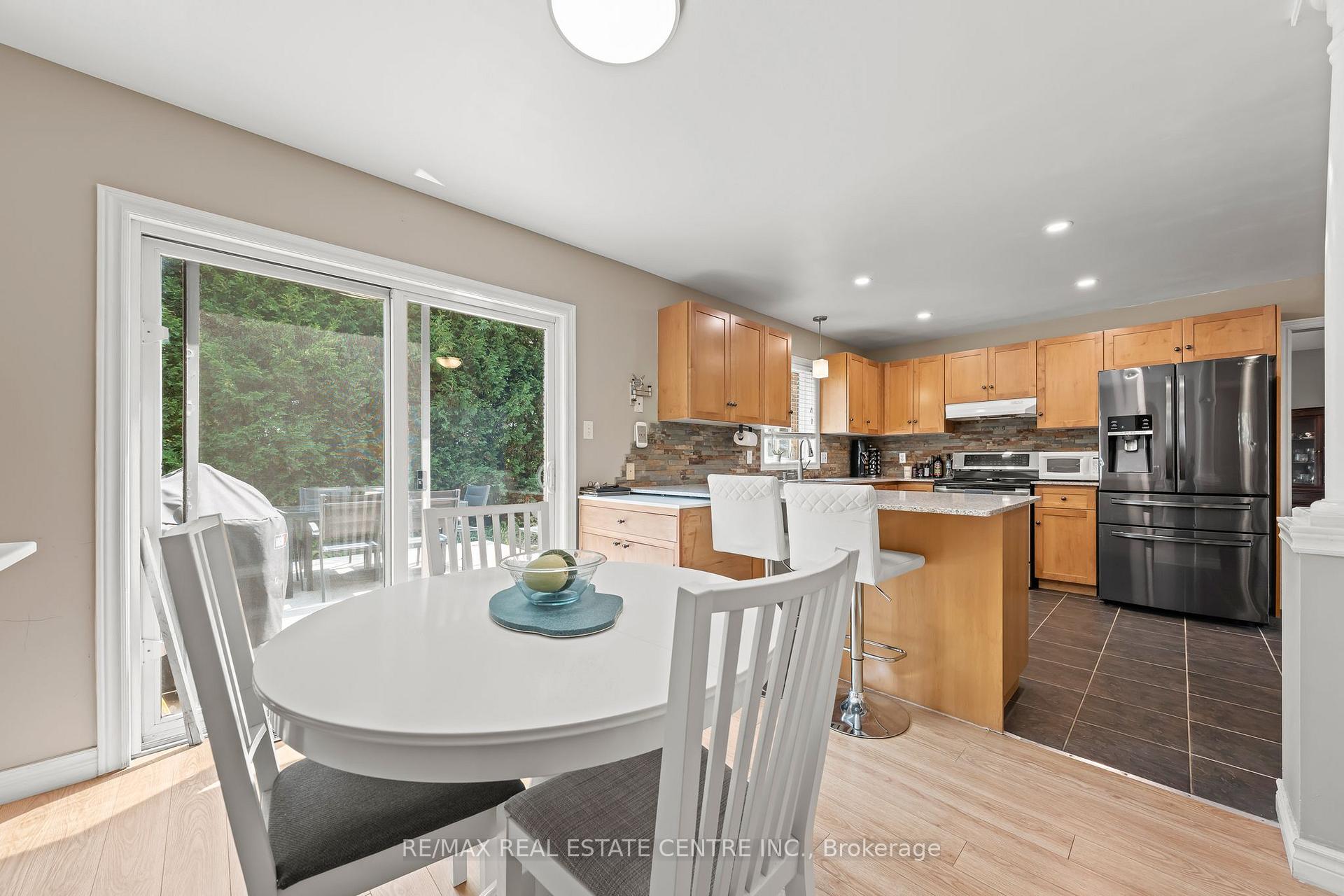Photo 12 of 4 Irongate Drive, Brant, Paris — HOMEH
