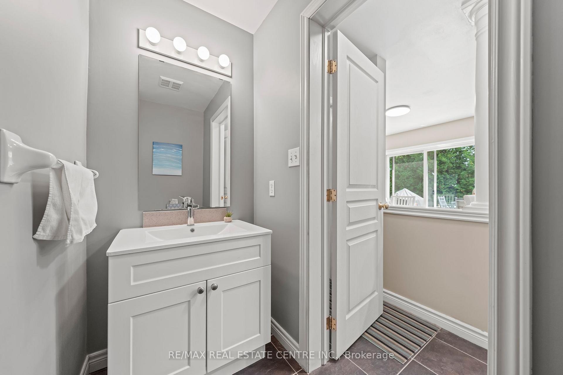 Photo 15 of 4 Irongate Drive, Brant, Paris — HOMEH