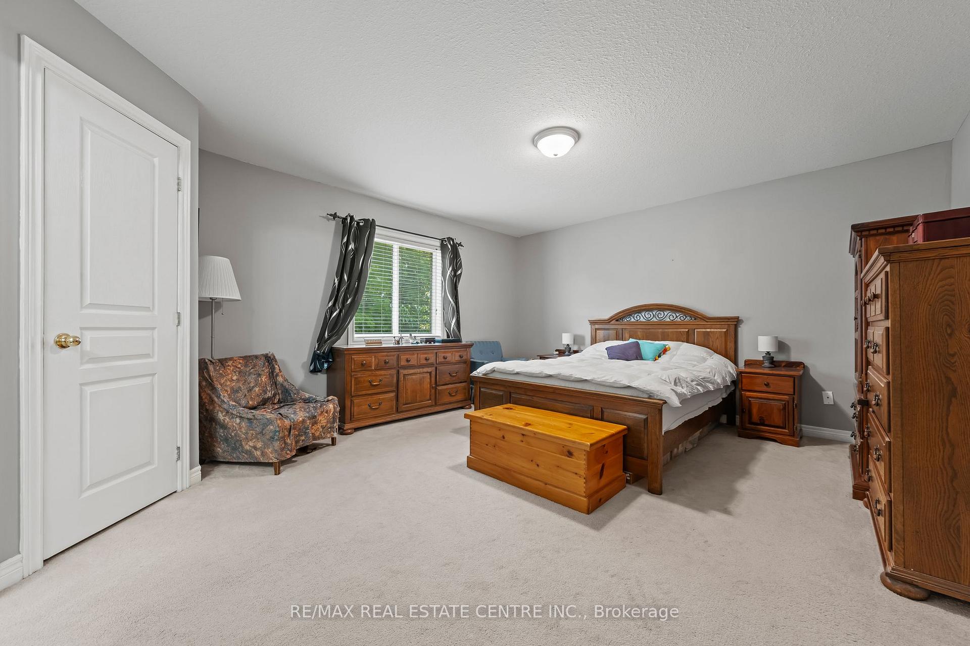 Photo 14 of 4 Irongate Drive, Brant, Paris — HOMEH