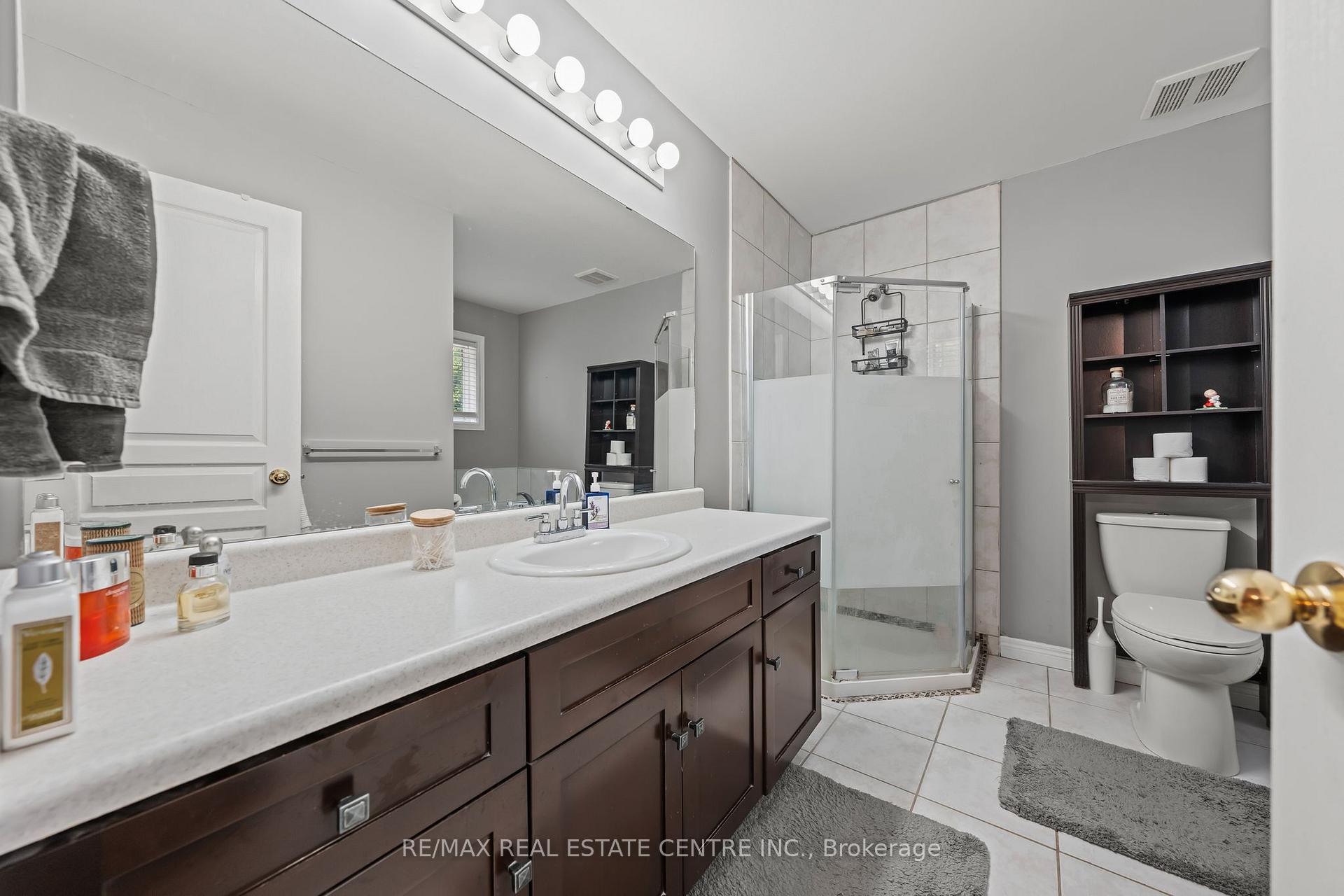 Photo 13 of 4 Irongate Drive, Brant, Paris — HOMEH