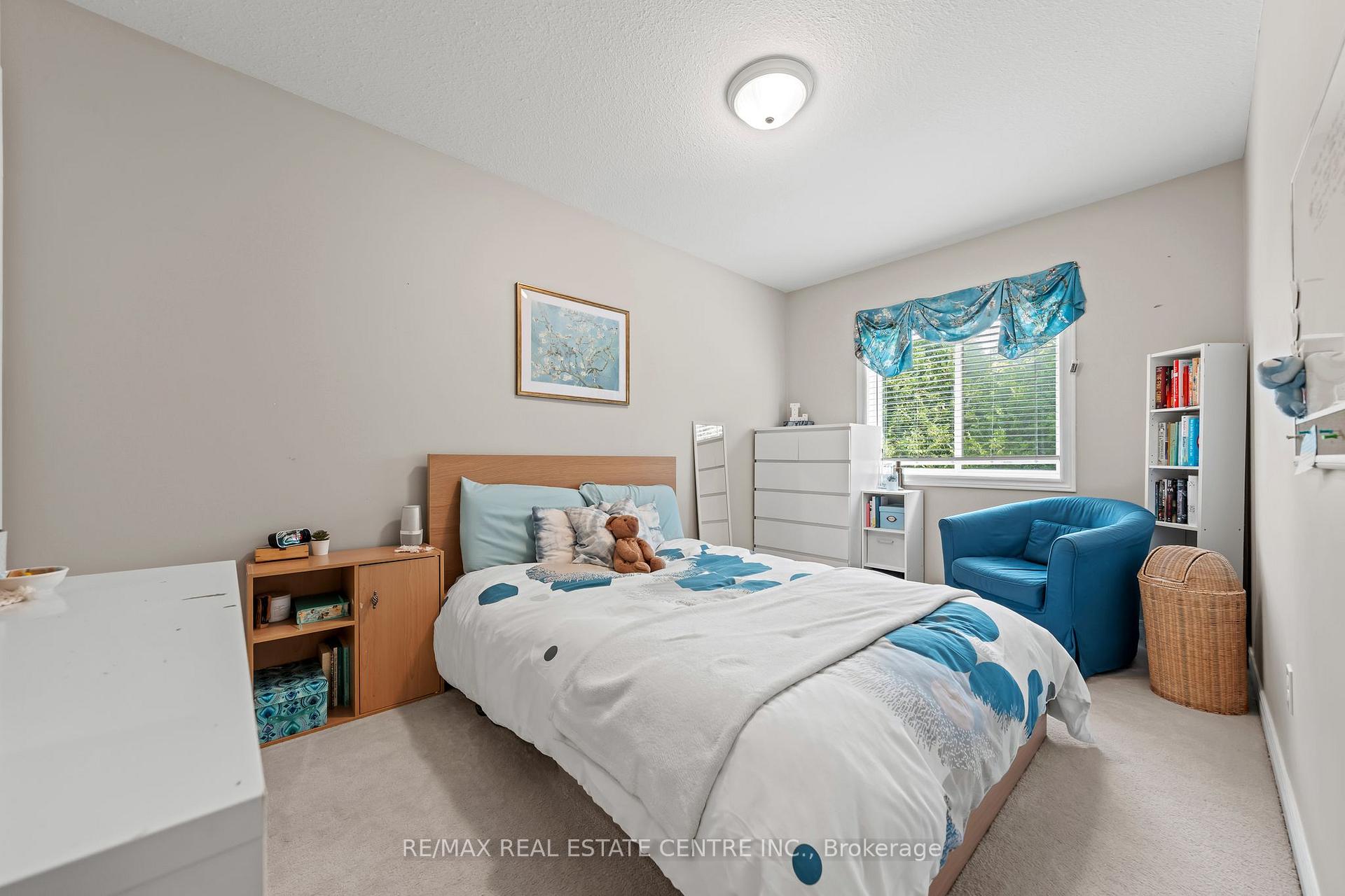 Photo 21 of 4 Irongate Drive, Brant, Paris — HOMEH