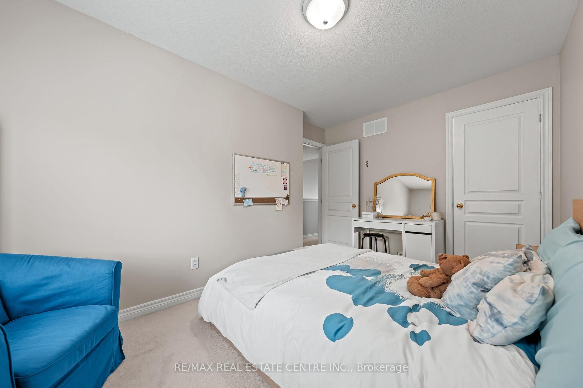 Photo 16 of 4 Irongate Drive, Brant, Paris — HOMEH