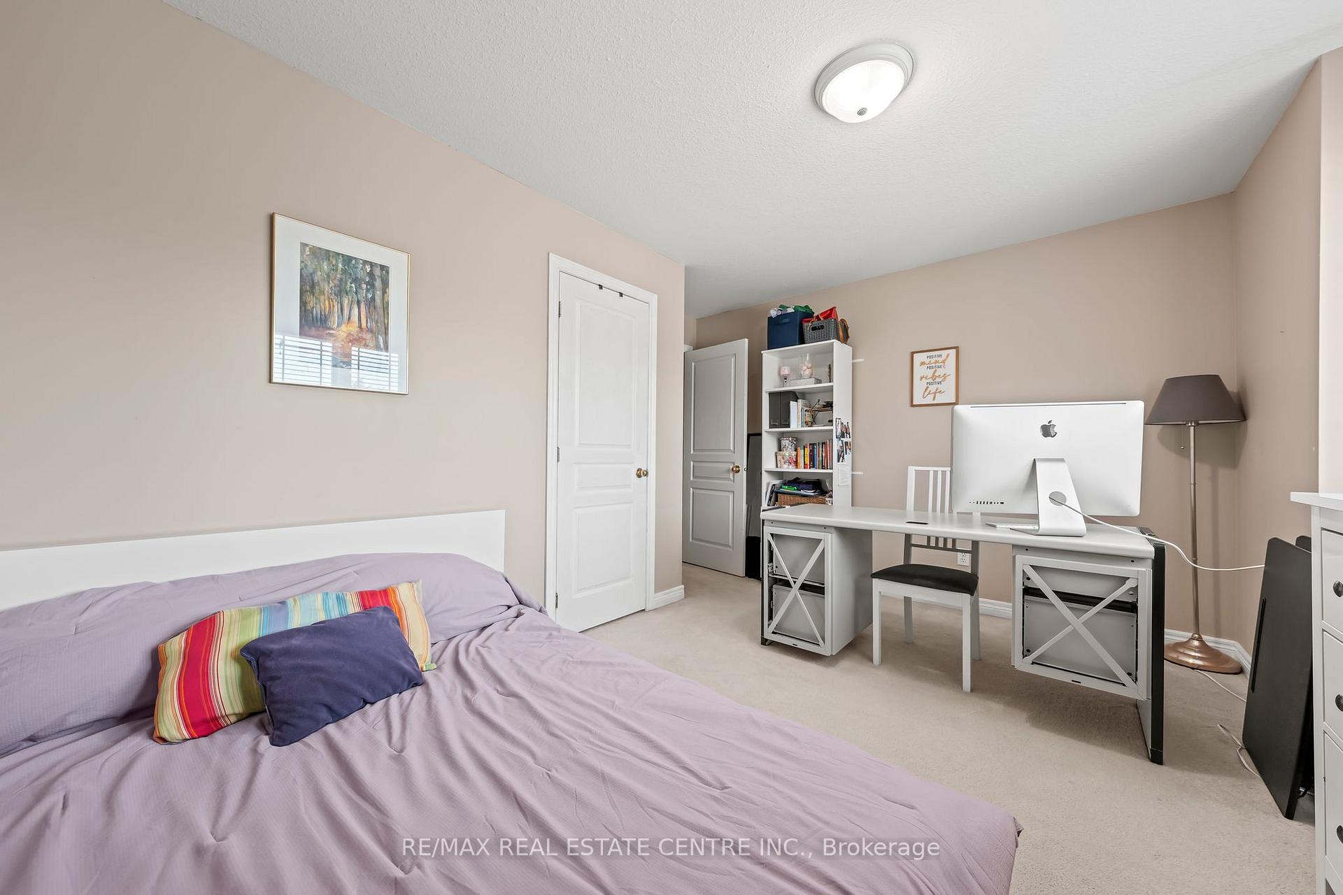 Photo 19 of 4 Irongate Drive, Brant, Paris — HOMEH