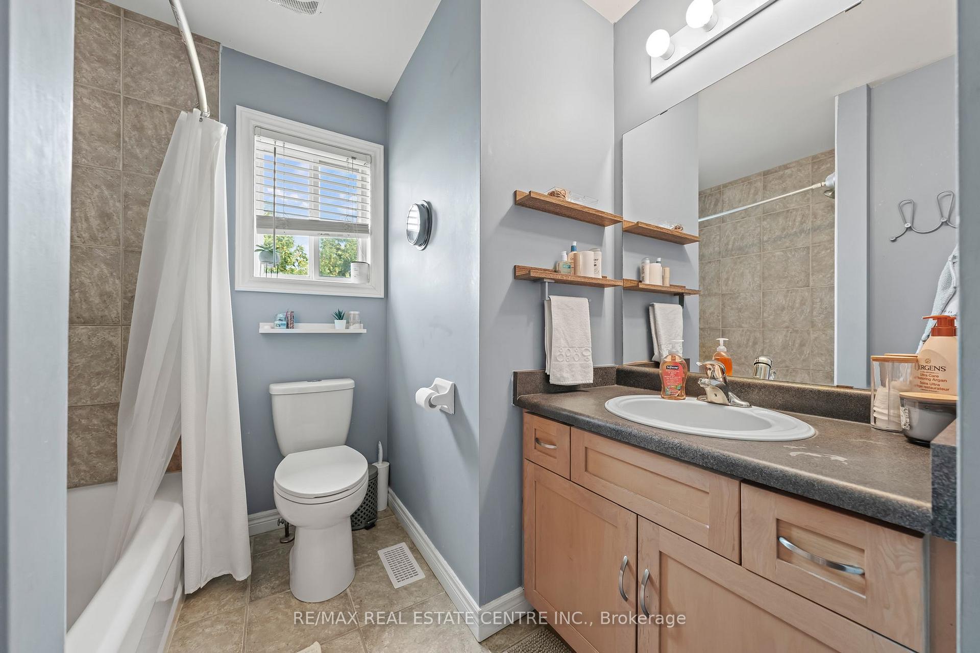 Photo 18 of 4 Irongate Drive, Brant, Paris — HOMEH