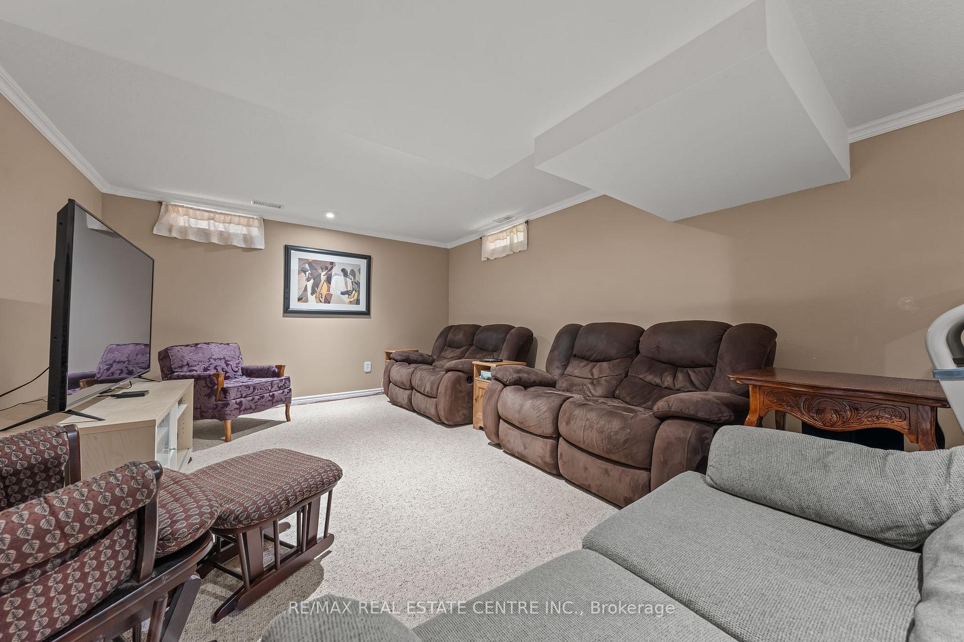 Photo 20 of 4 Irongate Drive, Brant, Paris — HOMEH