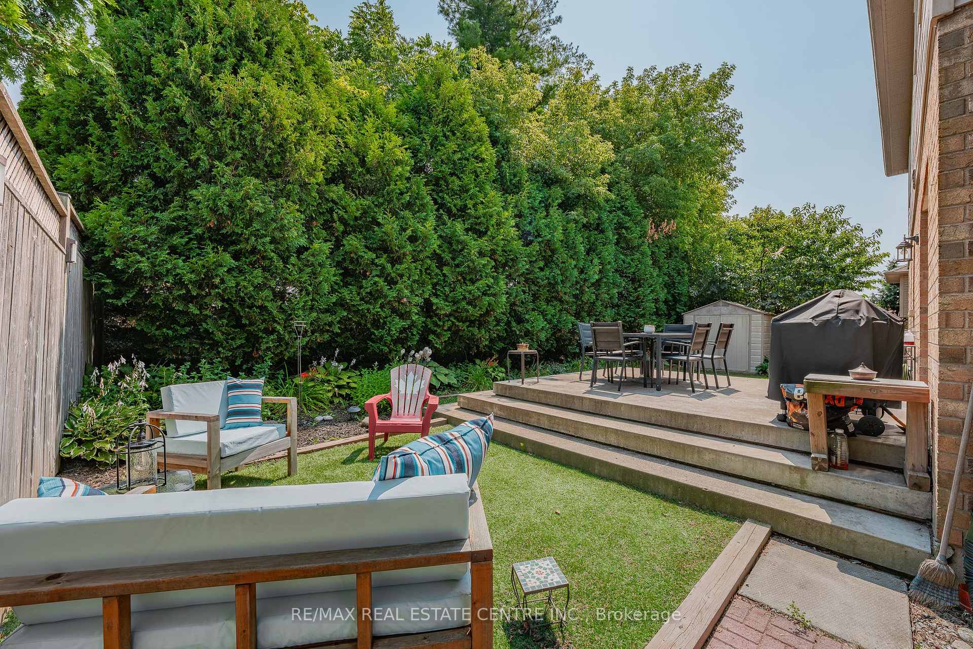 Photo 29 of 4 Irongate Drive, Brant, Paris — HOMEH