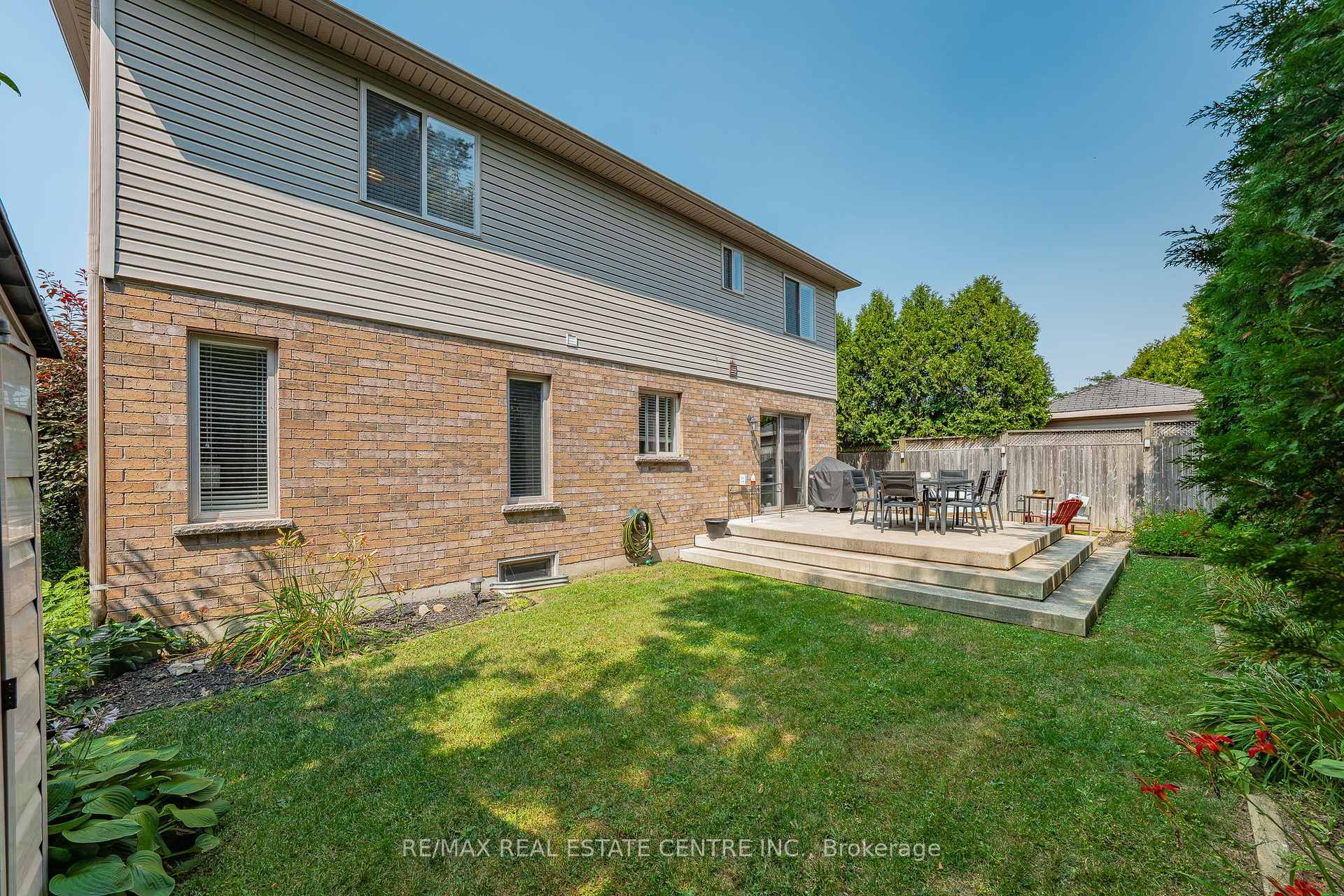 Photo 25 of 4 Irongate Drive, Brant, Paris — HOMEH