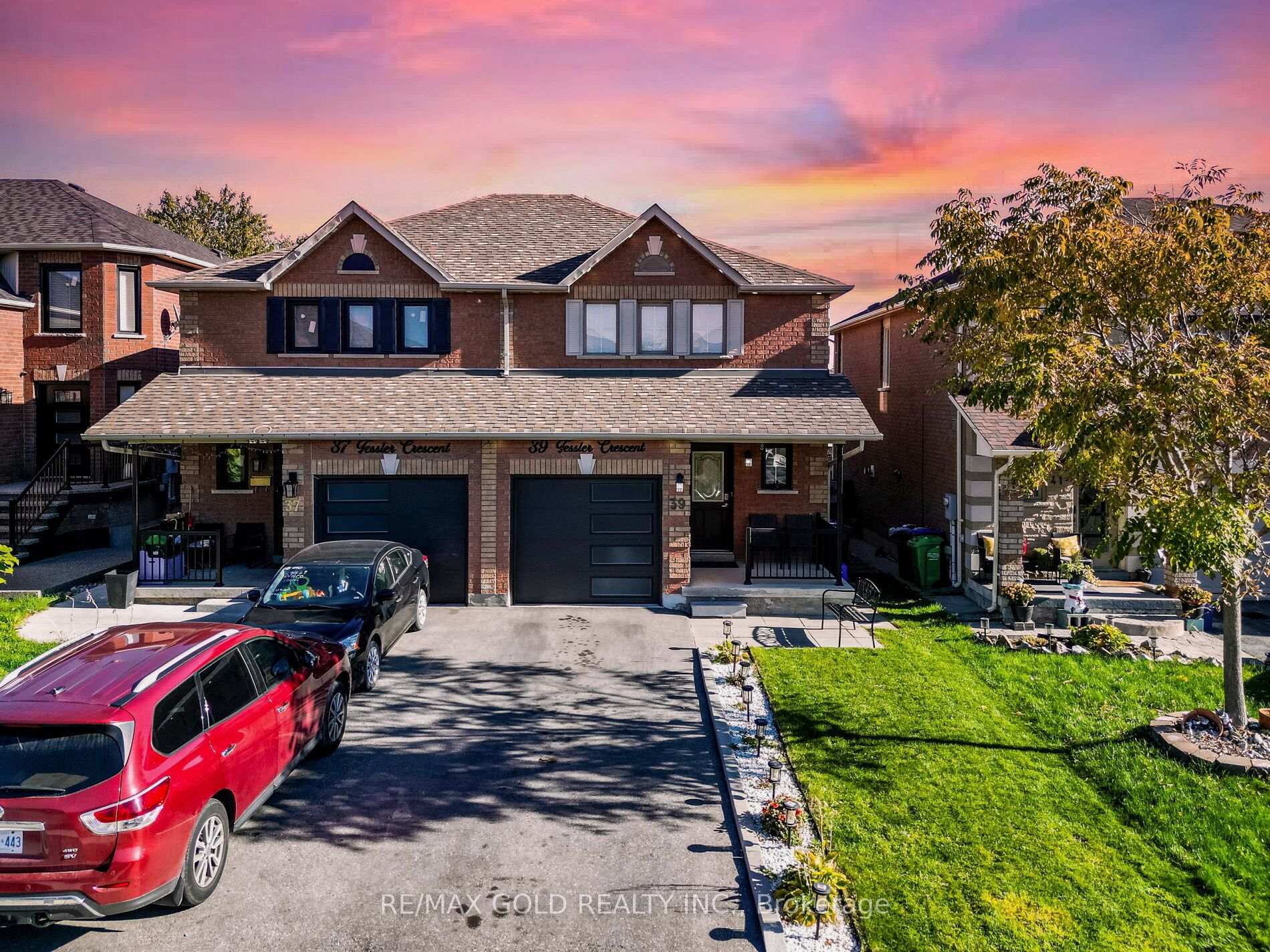 Photo 1 of 39 Tessler Crescent, Brampton, Brampton West — HOMEH
