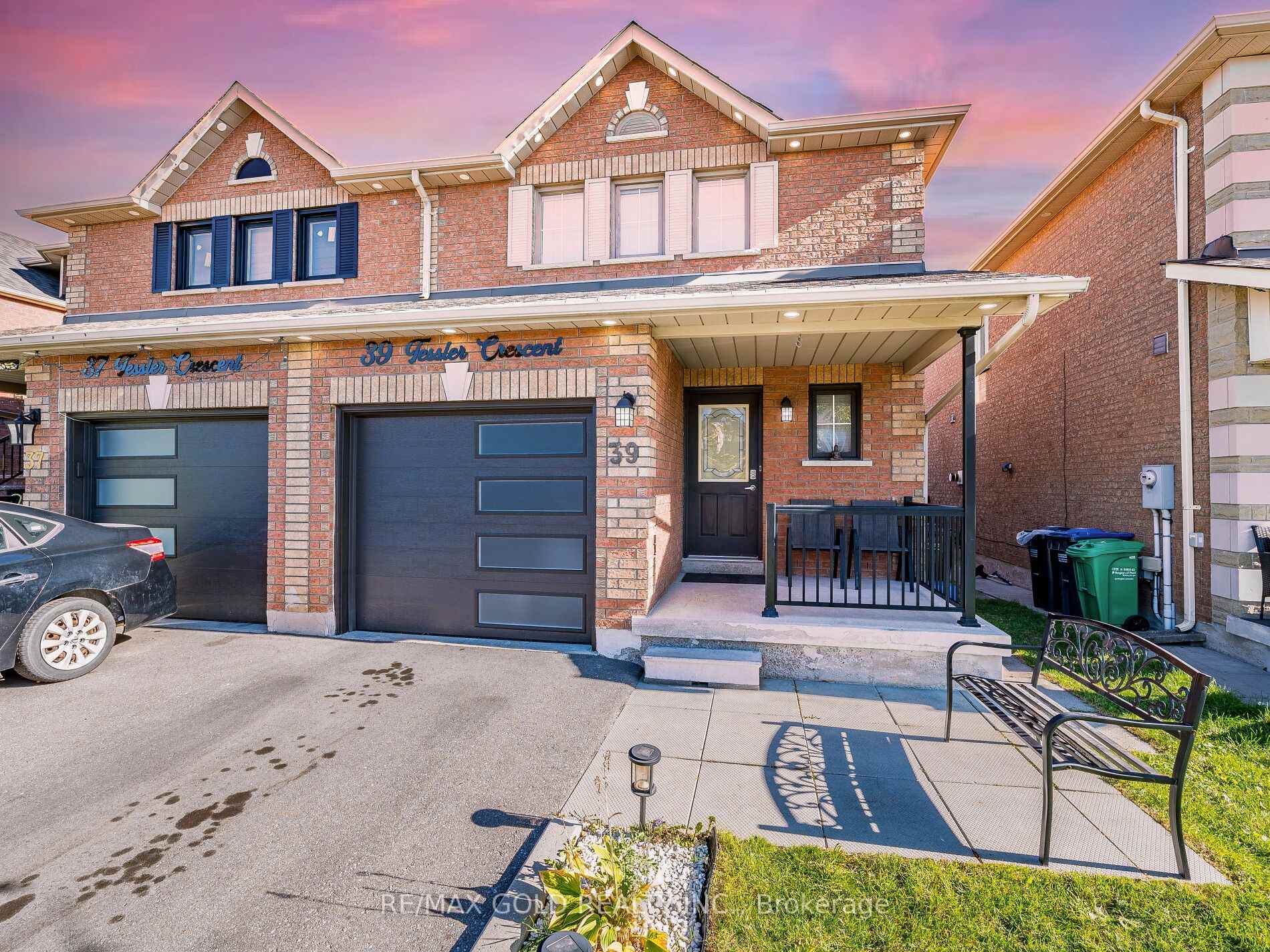 Photo 2 of 39 Tessler Crescent, Brampton, Brampton West — HOMEH