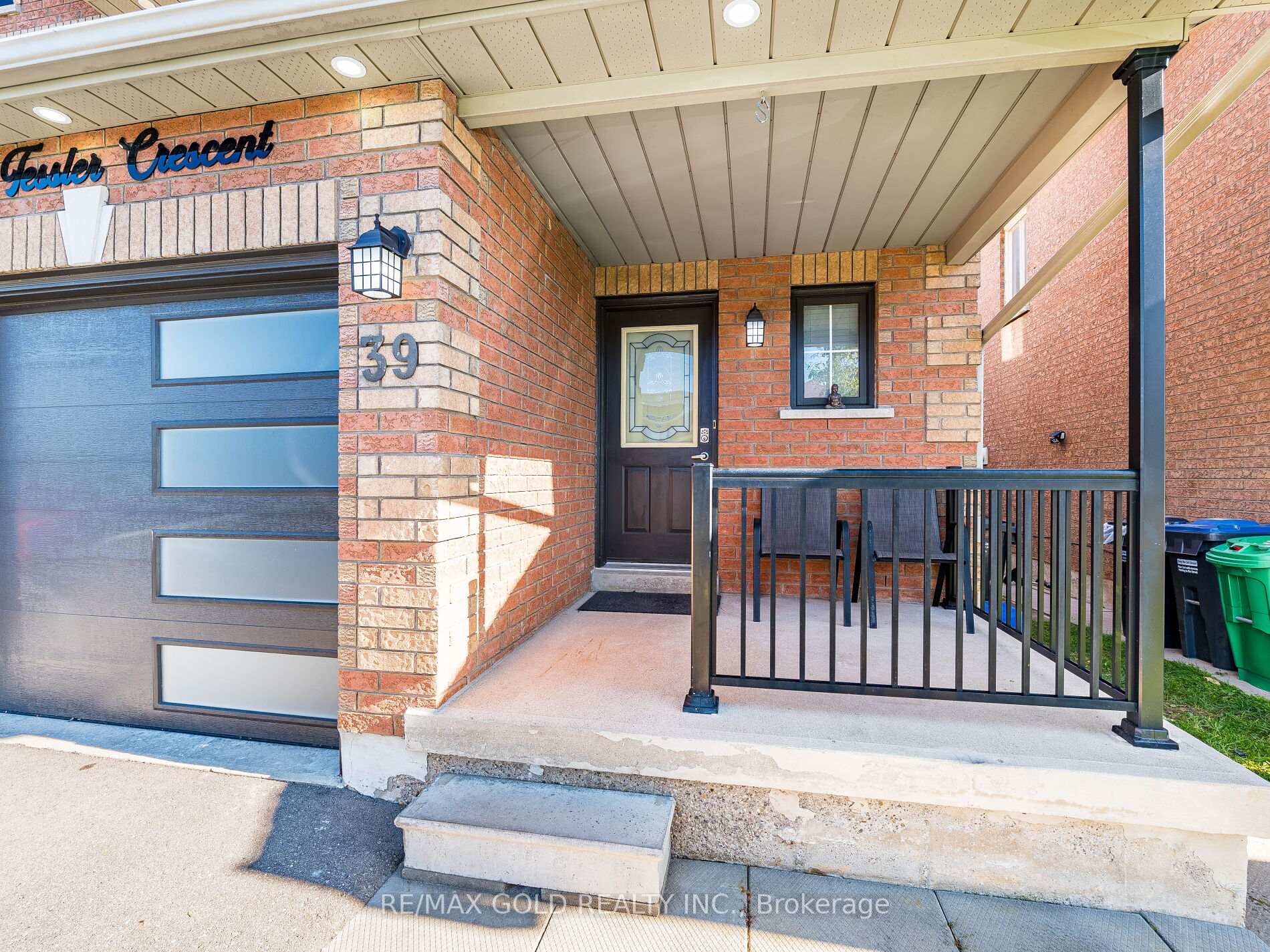 Photo 3 of 39 Tessler Crescent, Brampton, Brampton West — HOMEH