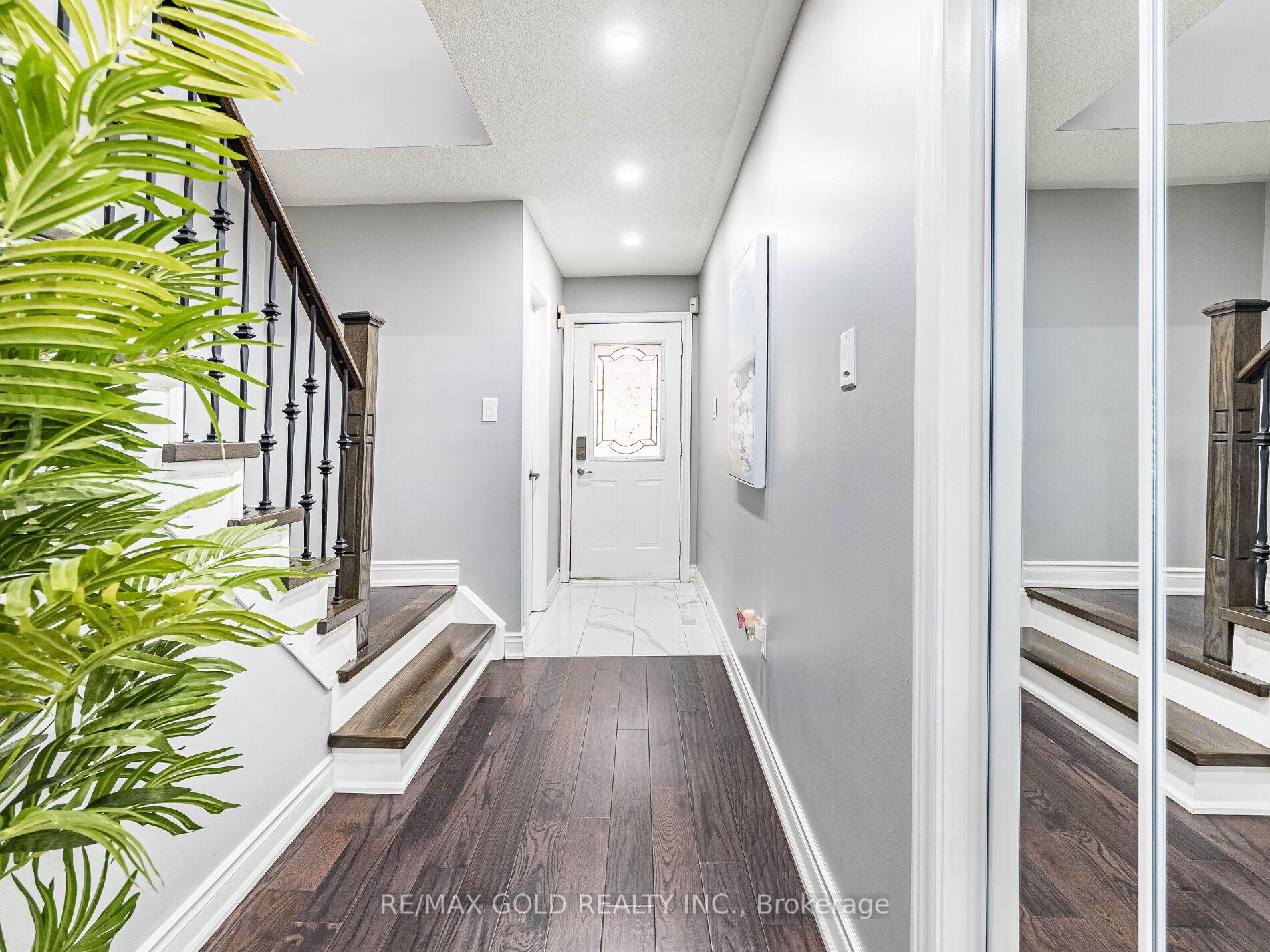 Photo 5 of 39 Tessler Crescent, Brampton, Brampton West — HOMEH
