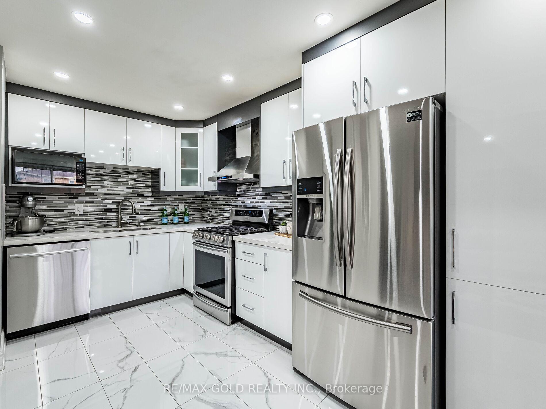 Photo 12 of 39 Tessler Crescent, Brampton, Brampton West — HOMEH