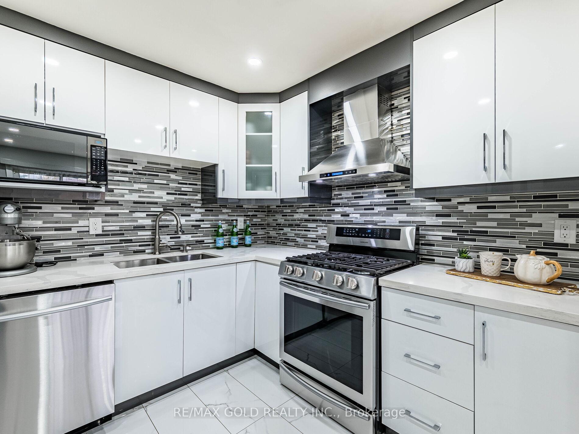 Photo 13 of 39 Tessler Crescent, Brampton, Brampton West — HOMEH