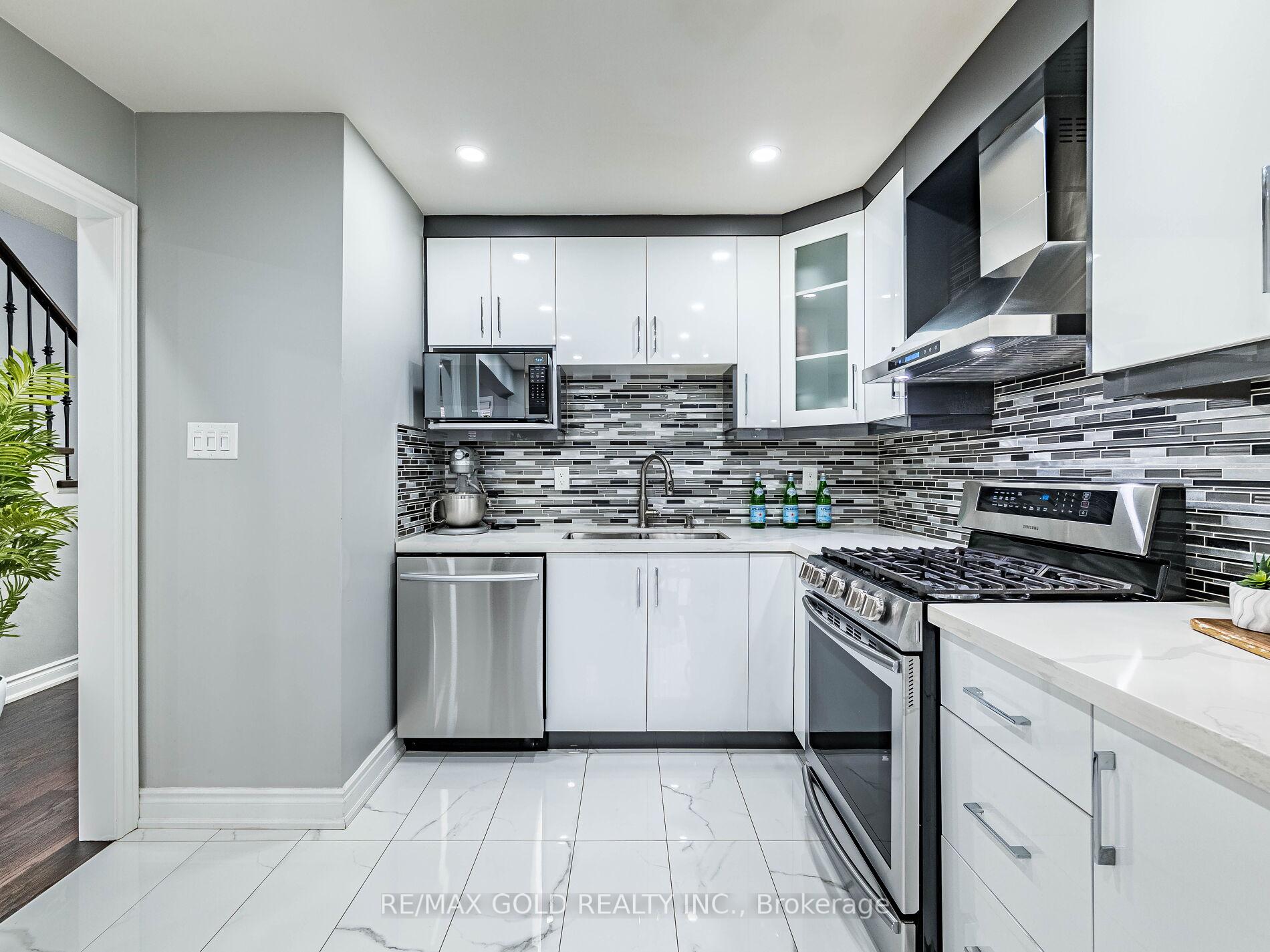 Photo 14 of 39 Tessler Crescent, Brampton, Brampton West — HOMEH
