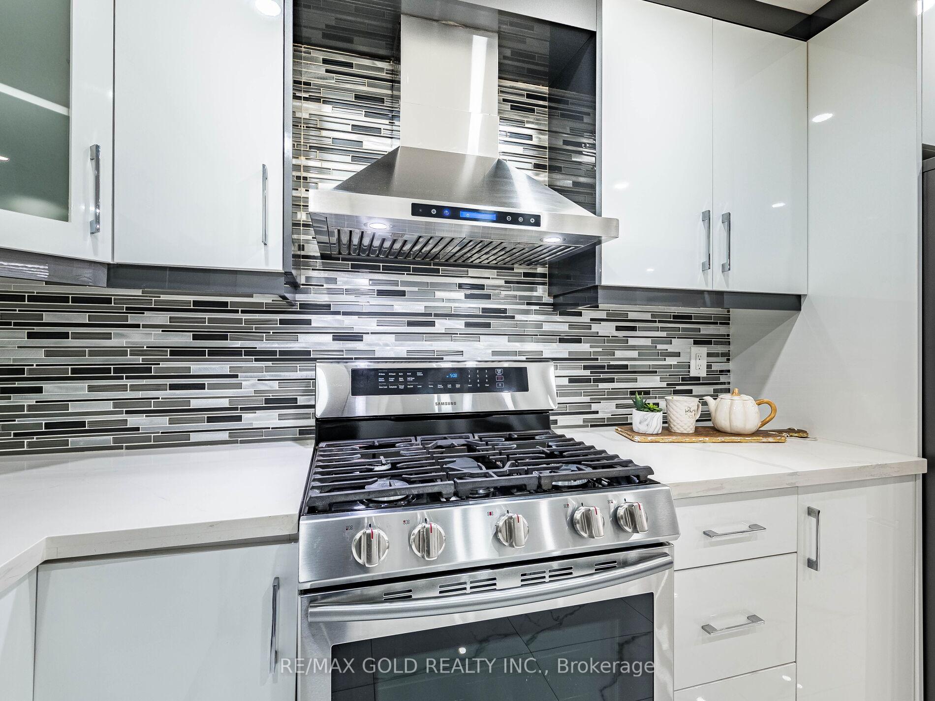 Photo 16 of 39 Tessler Crescent, Brampton, Brampton West — HOMEH