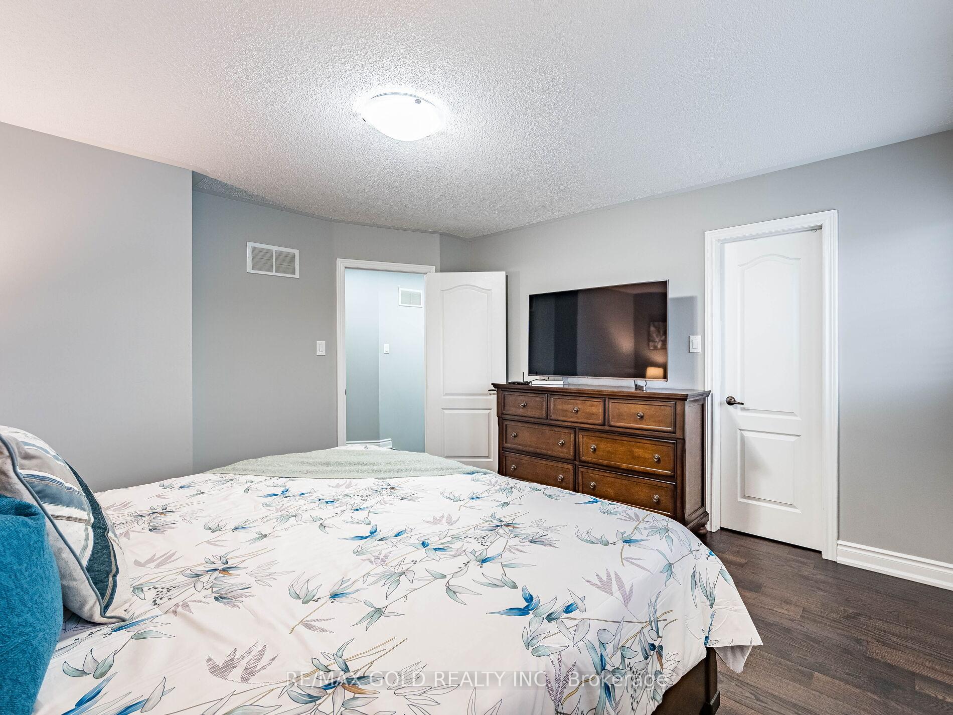 Photo 20 of 39 Tessler Crescent, Brampton, Brampton West — HOMEH