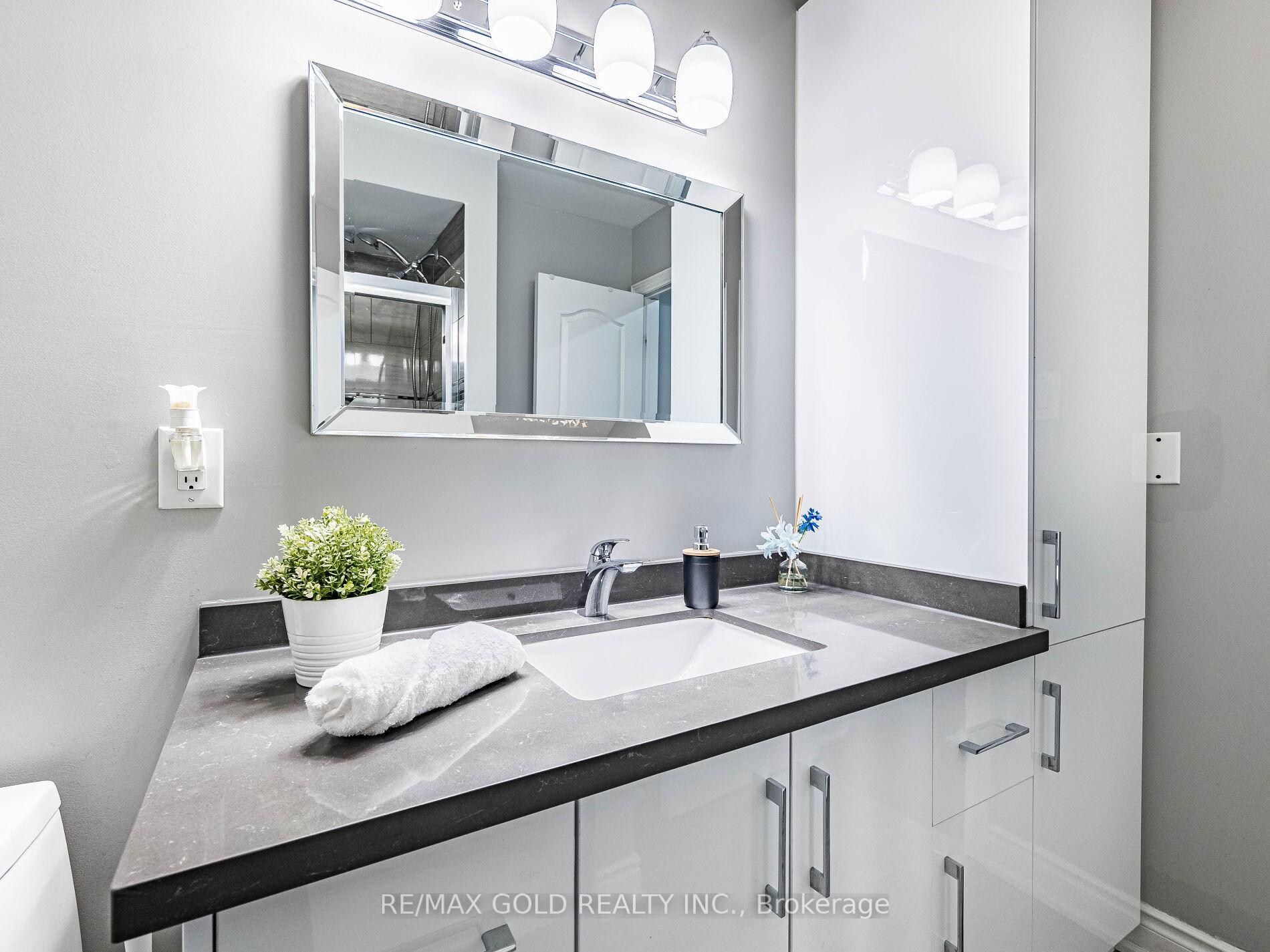 Photo 25 of 39 Tessler Crescent, Brampton, Brampton West — HOMEH