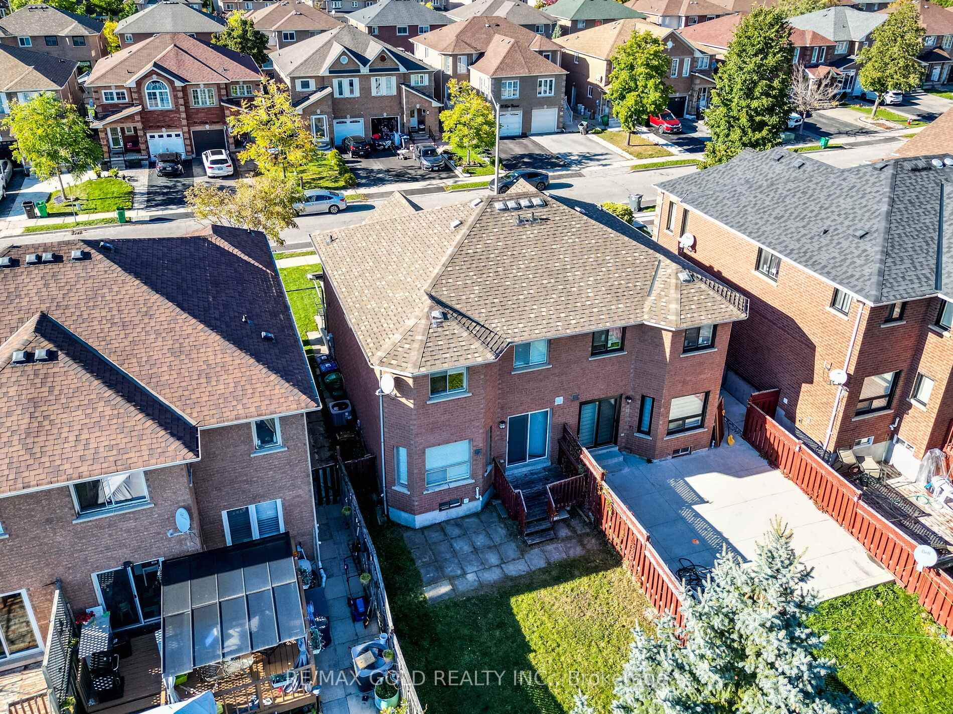Photo 32 of 39 Tessler Crescent, Brampton, Brampton West — HOMEH