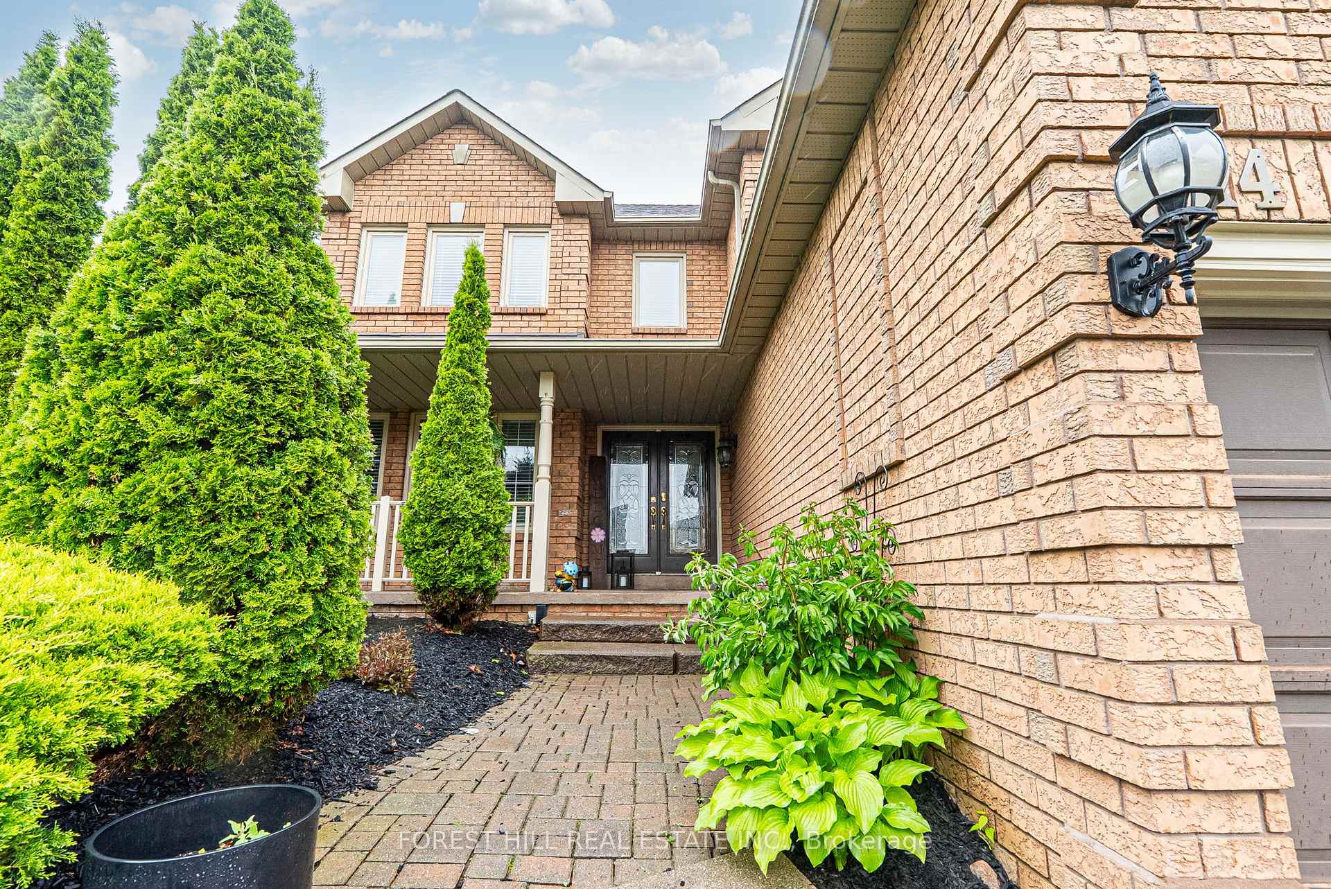 Photo 2 of 14 Ireland Street, Clarington, Bowmanville — HOMEH