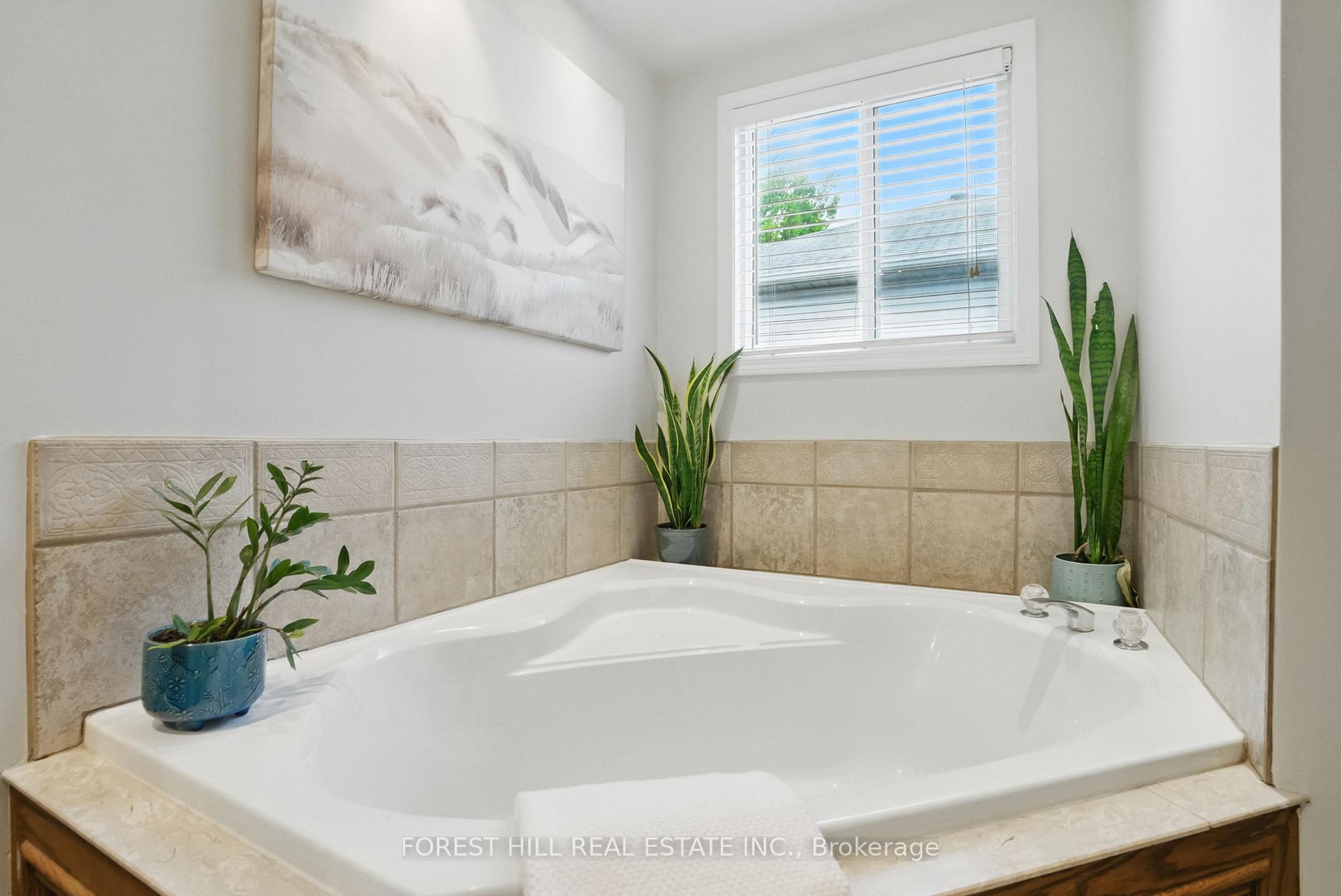Photo 24 of 14 Ireland Street, Clarington, Bowmanville — HOMEH