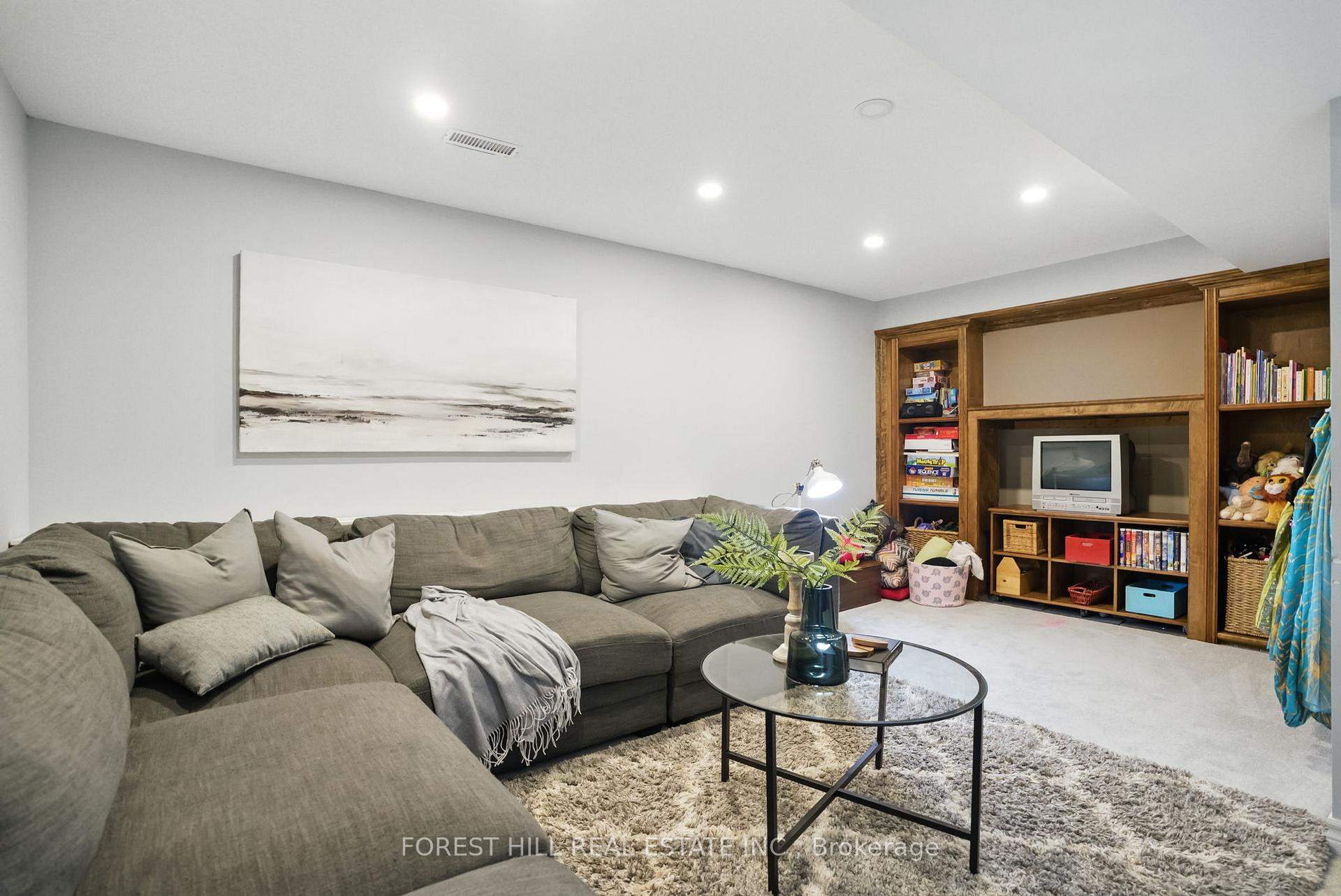 Photo 42 of 14 Ireland Street, Clarington, Bowmanville — HOMEH