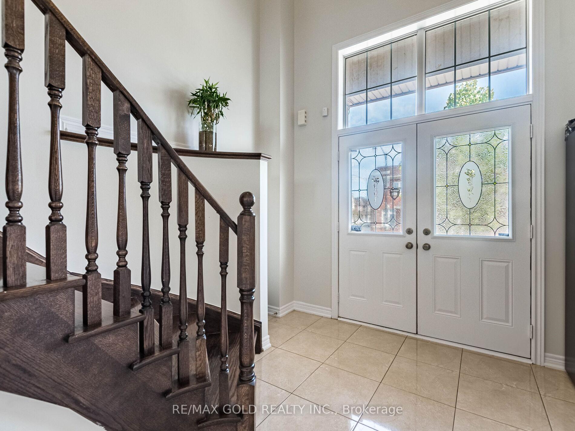 Photo 4 of 62 Masken Circle, Brampton, Northwest Brampton — HOMEH