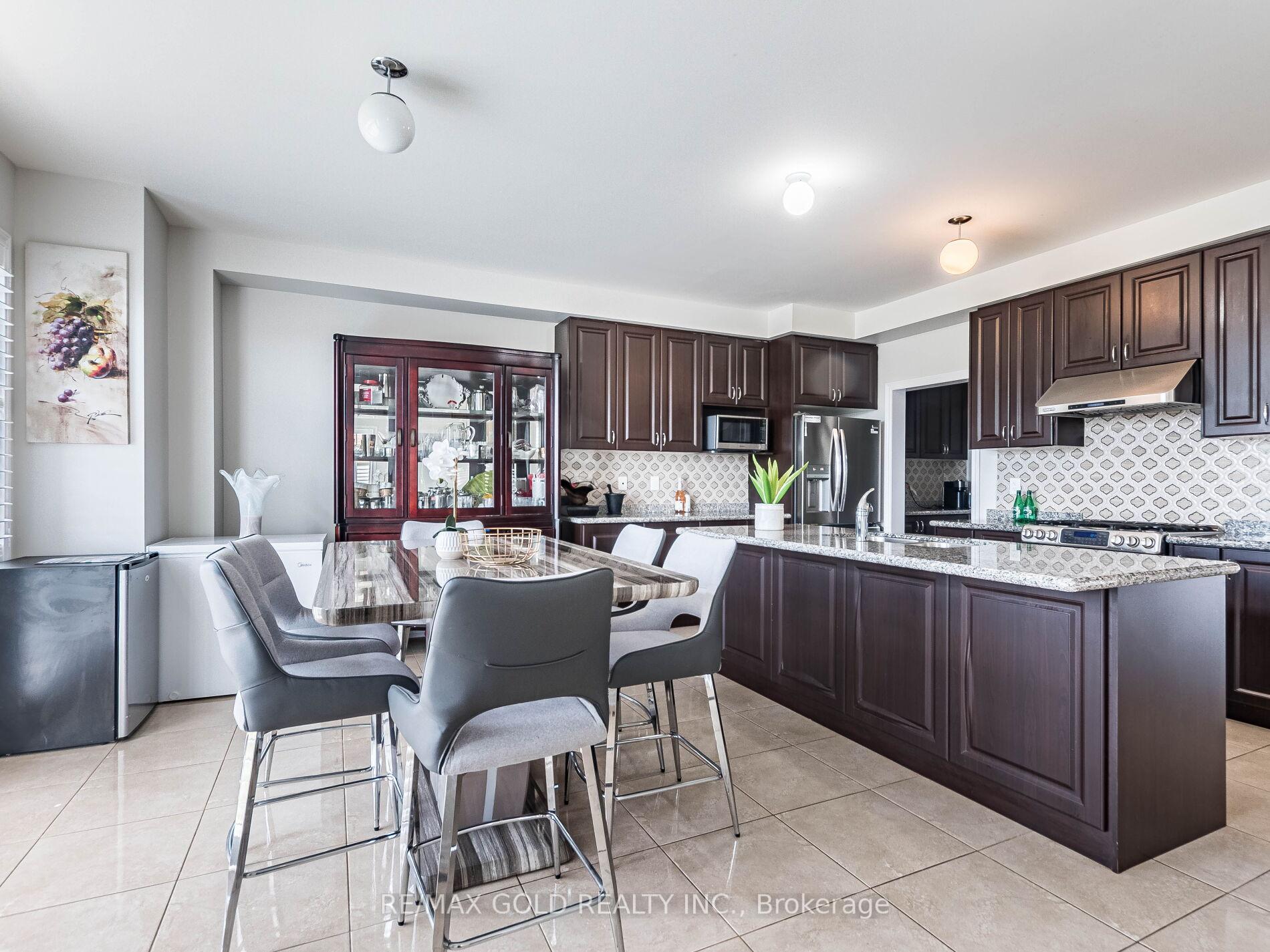 Photo 16 of 62 Masken Circle, Brampton, Northwest Brampton — HOMEH