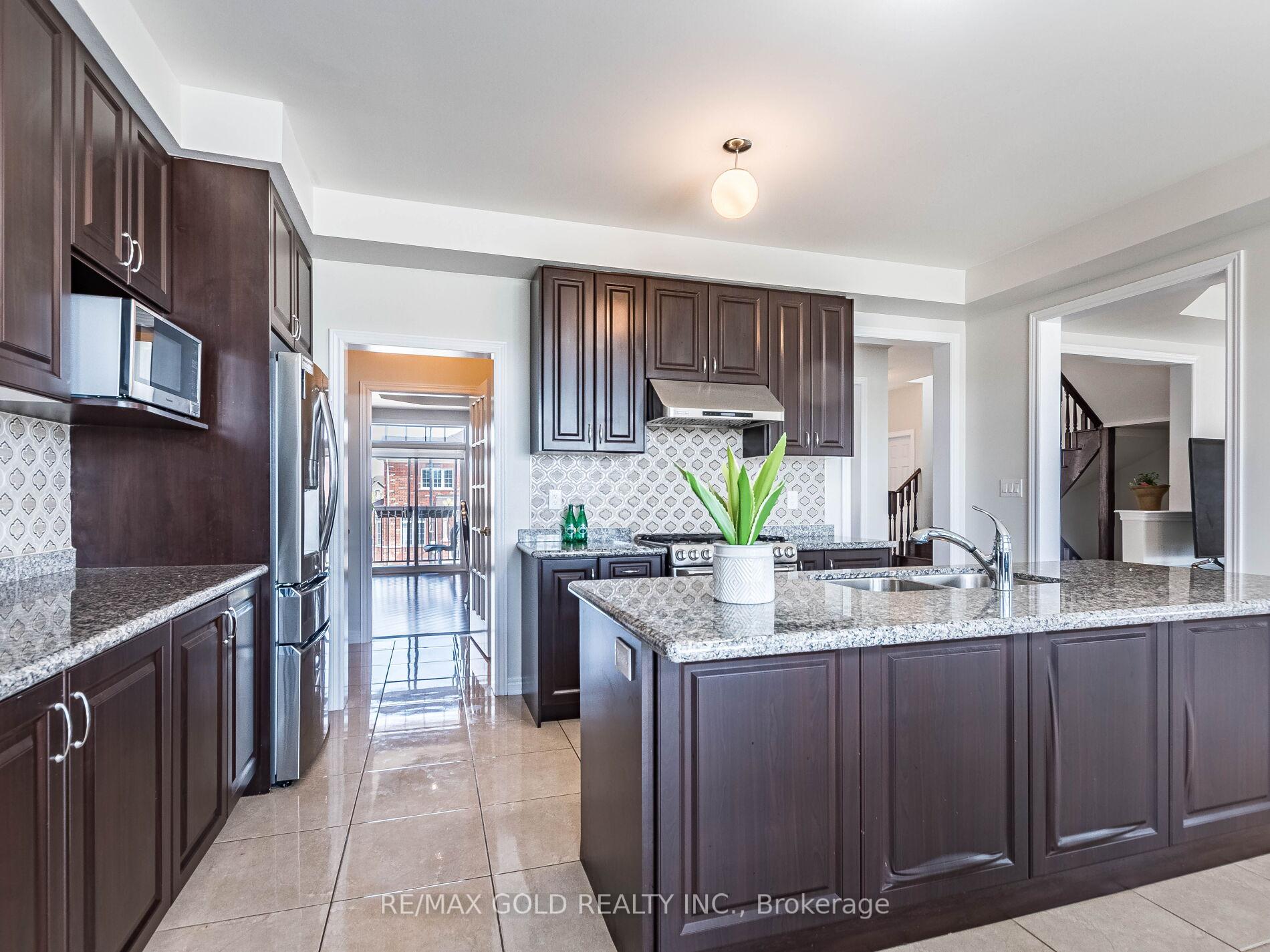 Photo 17 of 62 Masken Circle, Brampton, Northwest Brampton — HOMEH