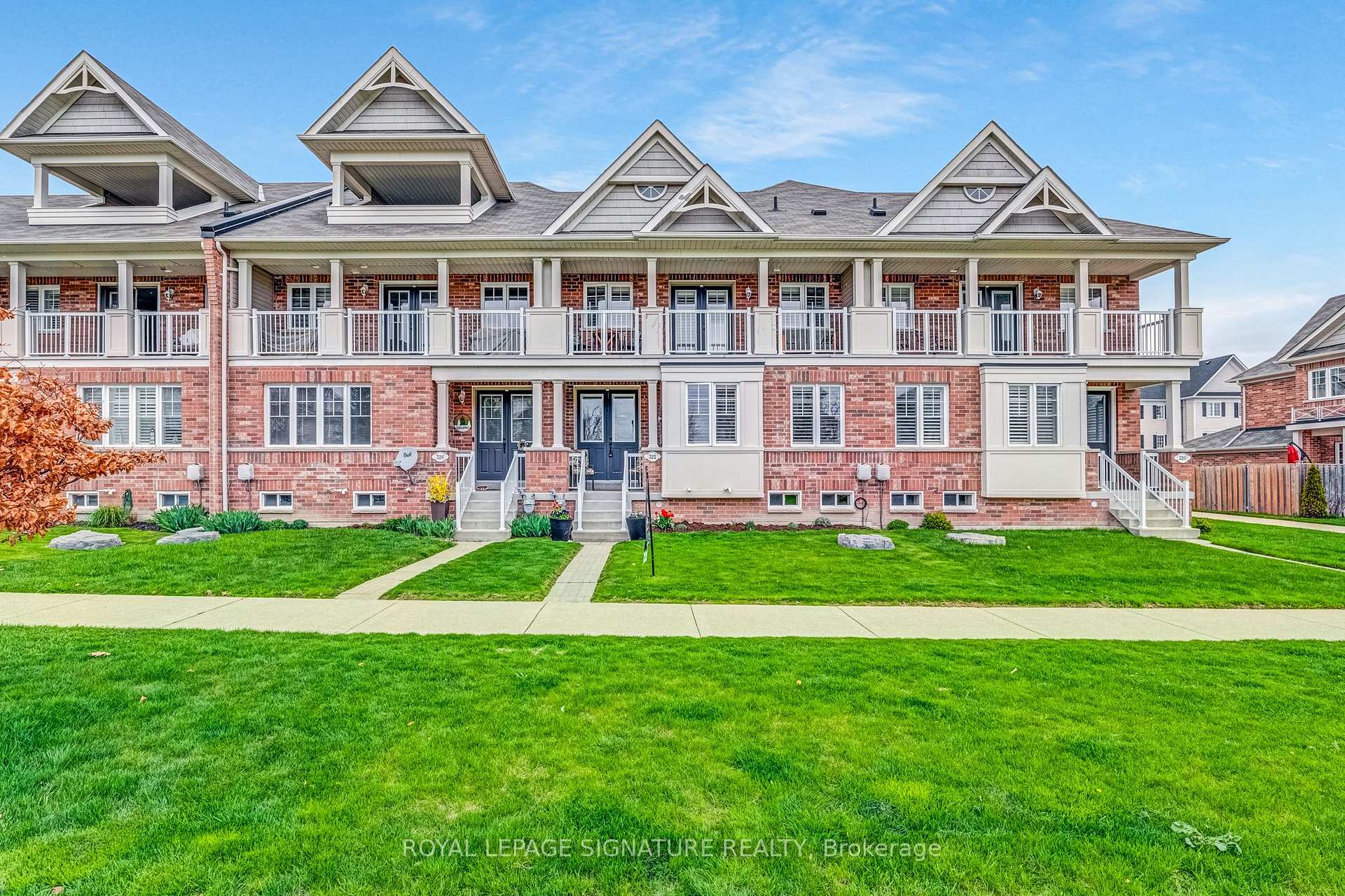 Front of 322 Lakebreeze Drive