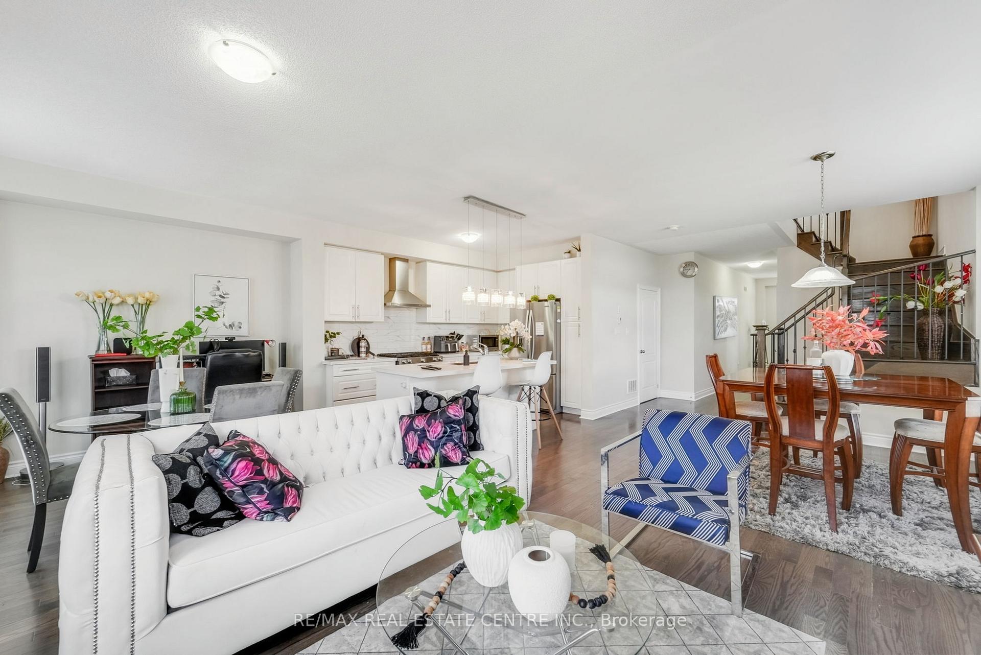 Photo 3 of 42 Andretti Crescent, Brampton, Credit Valley — HOMEH