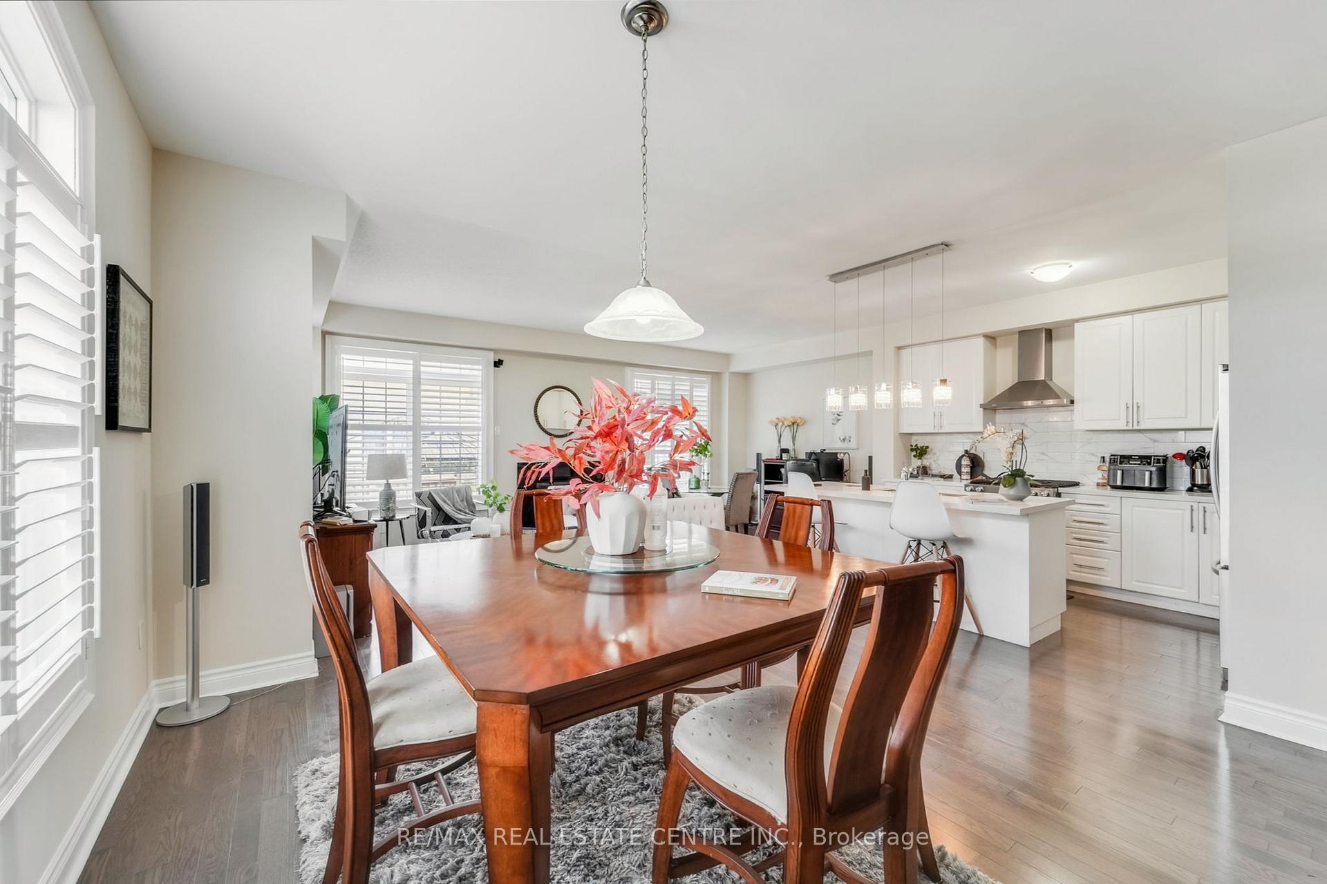 Photo 4 of 42 Andretti Crescent, Brampton, Credit Valley — HOMEH