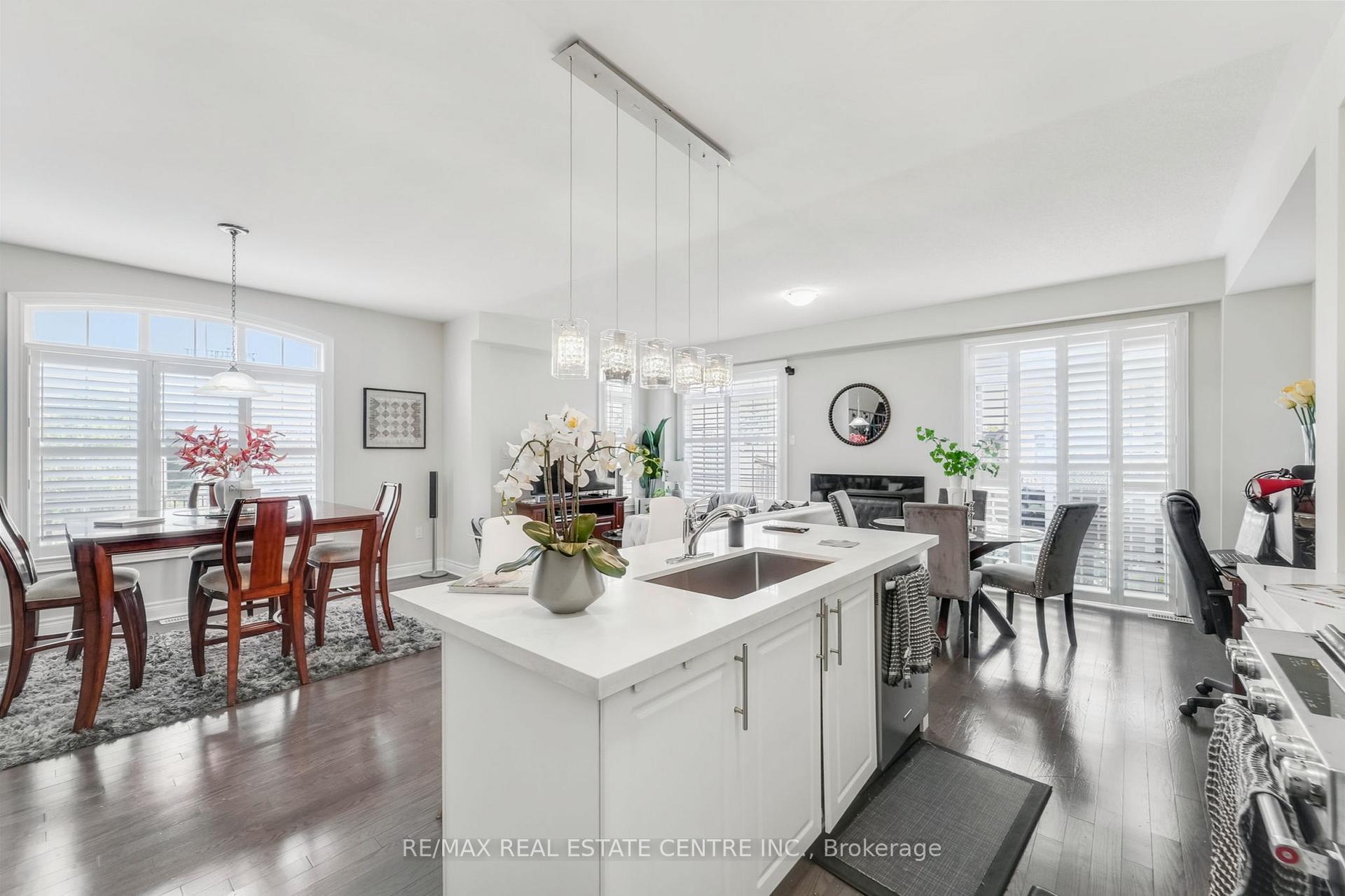 Photo 6 of 42 Andretti Crescent, Brampton, Credit Valley — HOMEH
